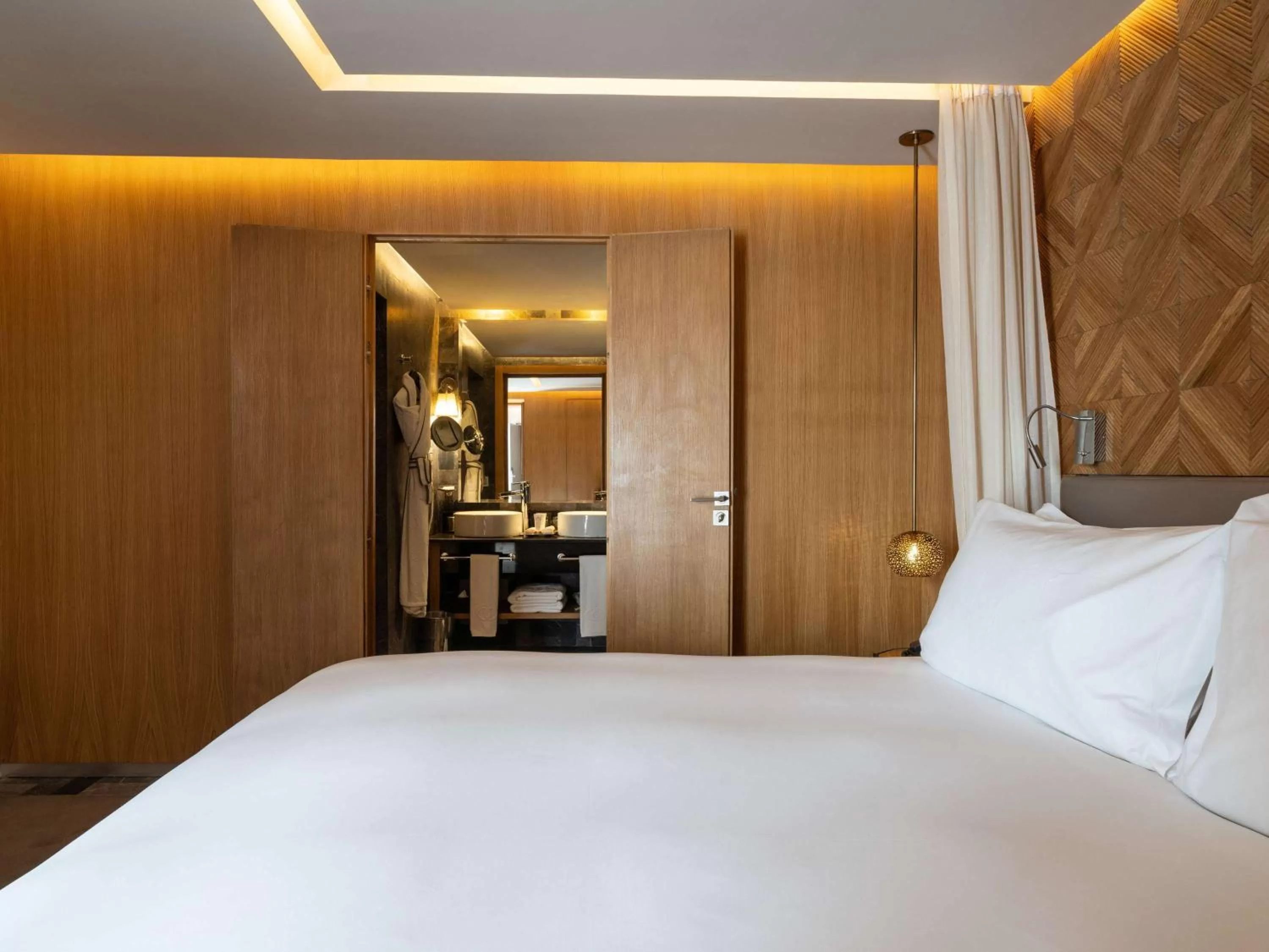 Bedroom, Bed in Sofitel Marrakech Lounge and Spa