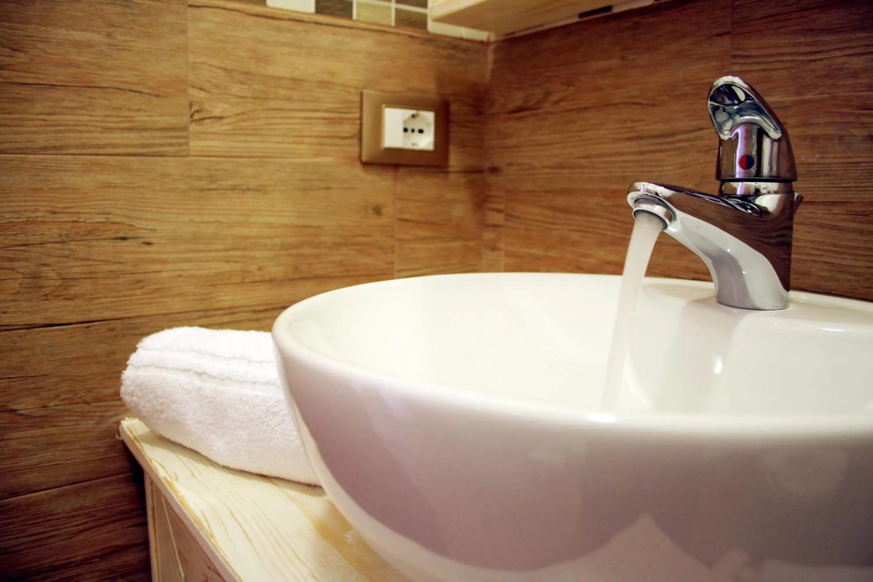 Shower in Fiumicino Airport B&B Deluxe