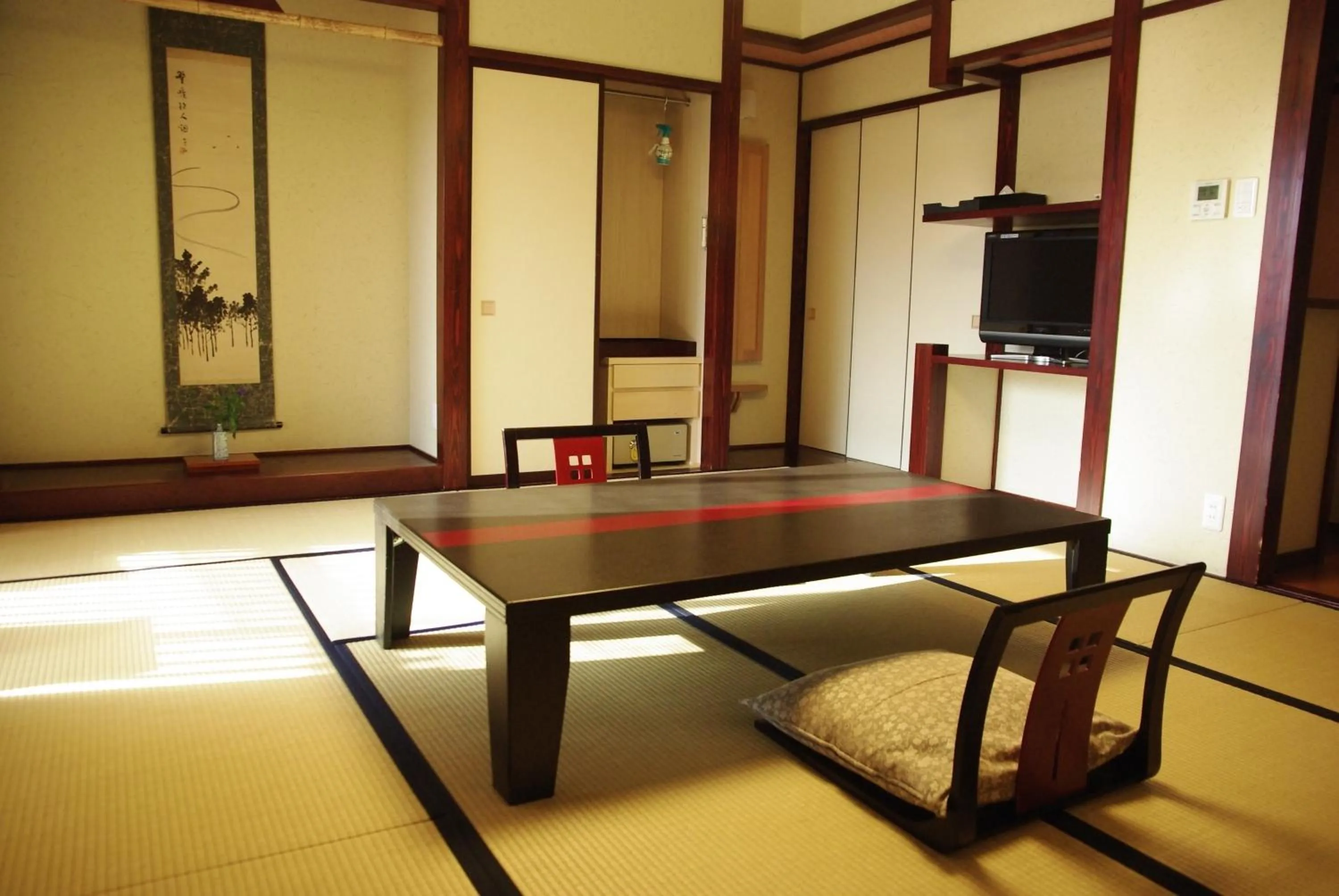Photo of the whole room in Ryokan Tanabe 旅館田邊