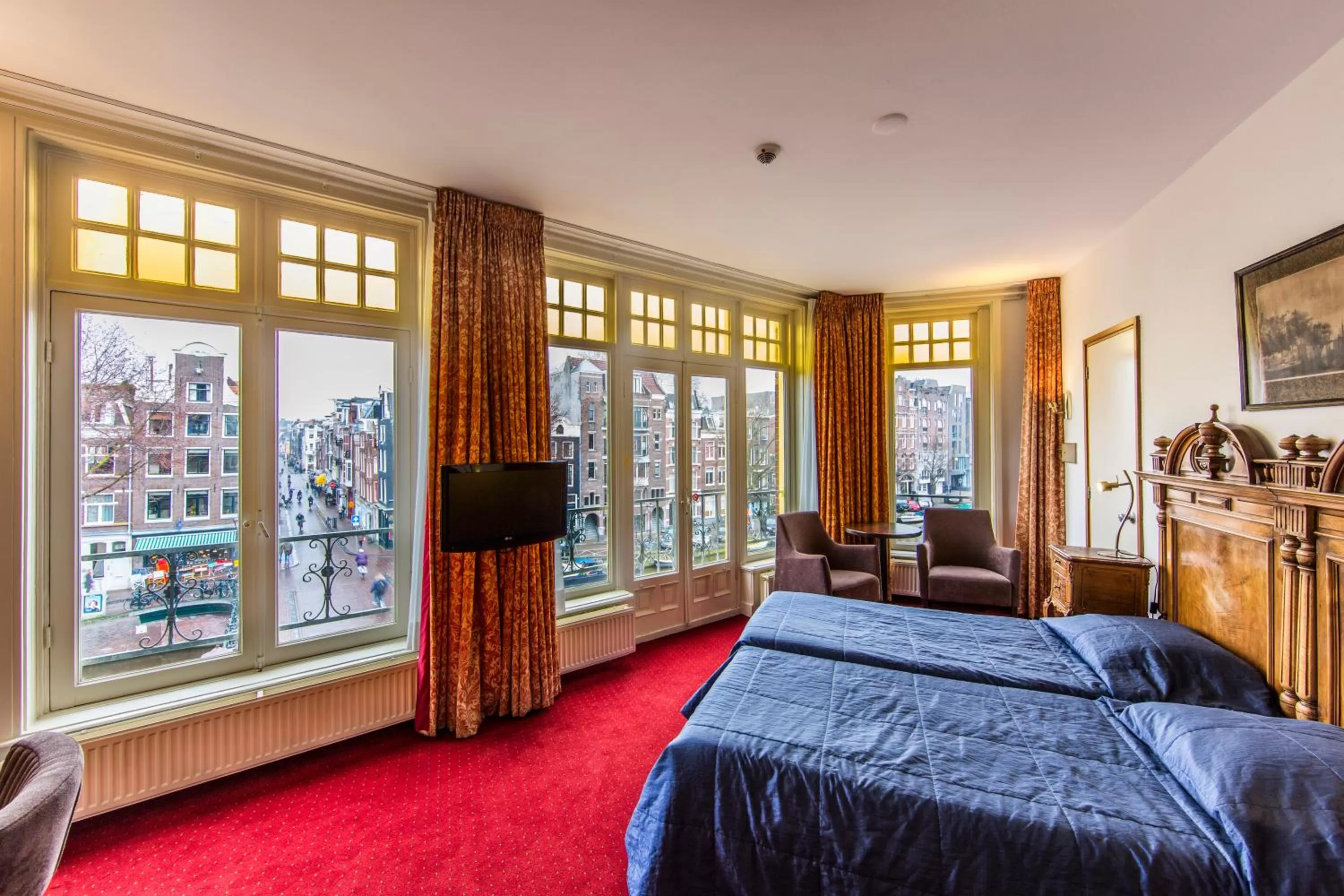 Twin Room with Canal View in Amsterdam Wiechmann Hotel