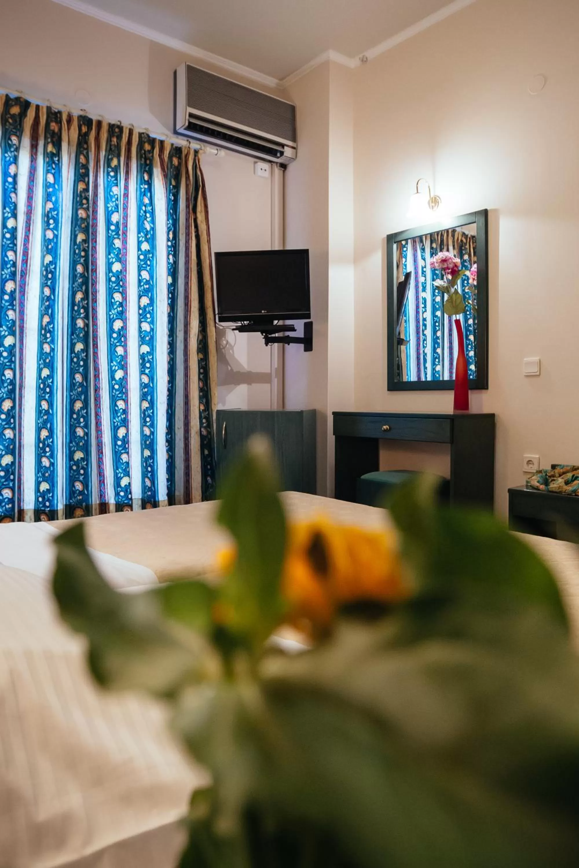 Living room, Bed in Ignatia Hotel