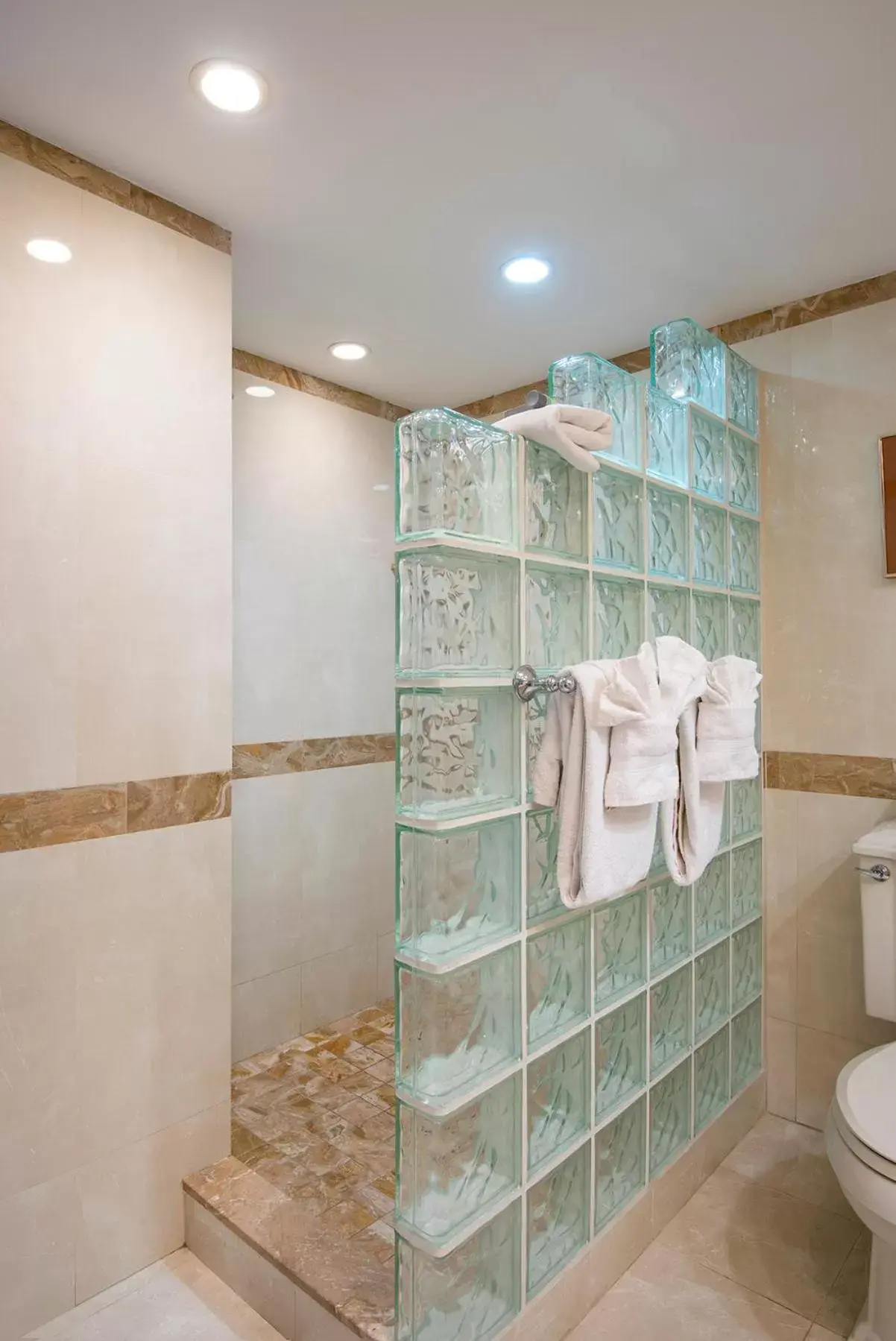 Superior Two-Bedroom Single Level Villa with Marina View in Hawks Cay Resort Superior Two-Bedroom Single Level Villa with Marina View in Hawks Cay Resort