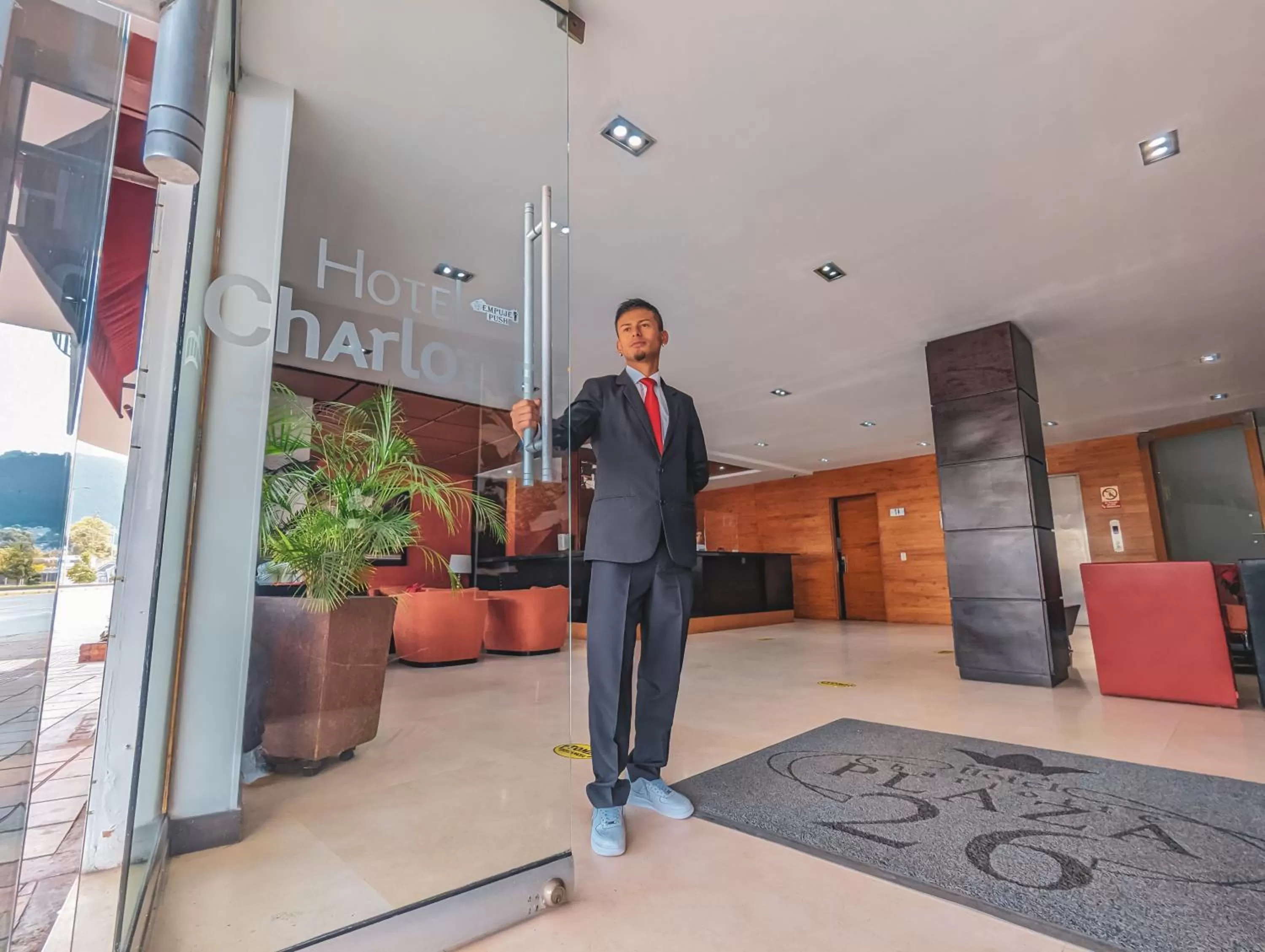 People in Hotel Charlotte Suite 26