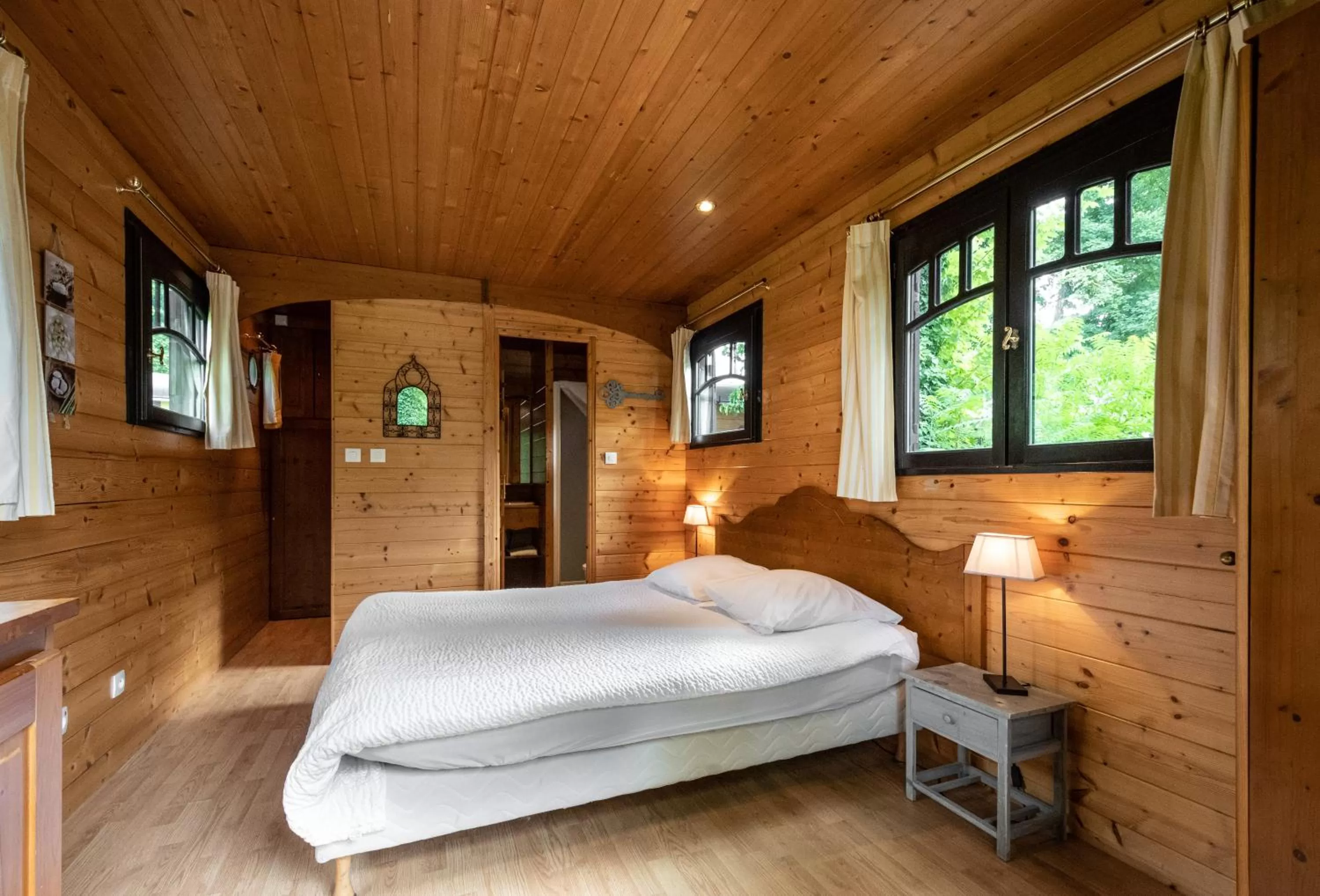 Photo of the whole room, Bed in Le Village de la Champagne - Slowmoov