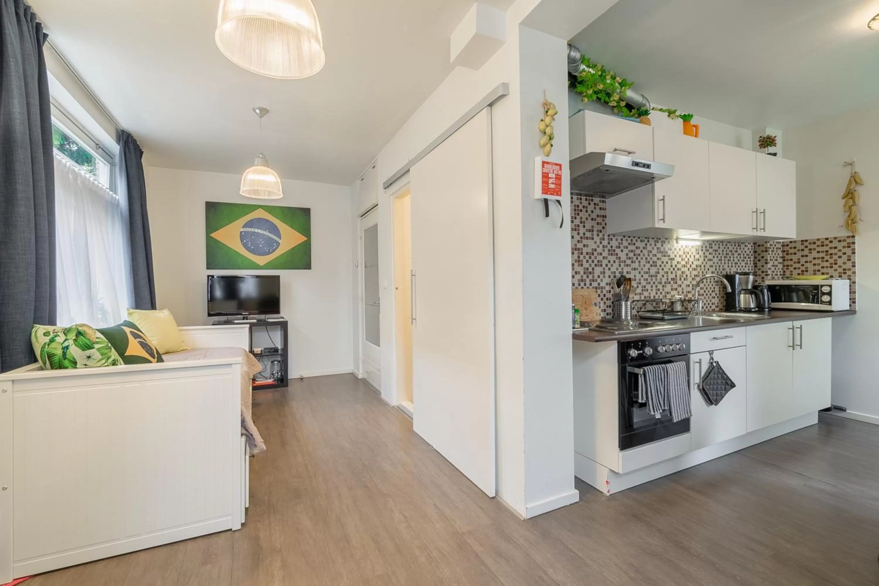 Kitchen or kitchenette, Kitchen/Kitchenette in Bos en Lommer Hotel - Erasmus Park area