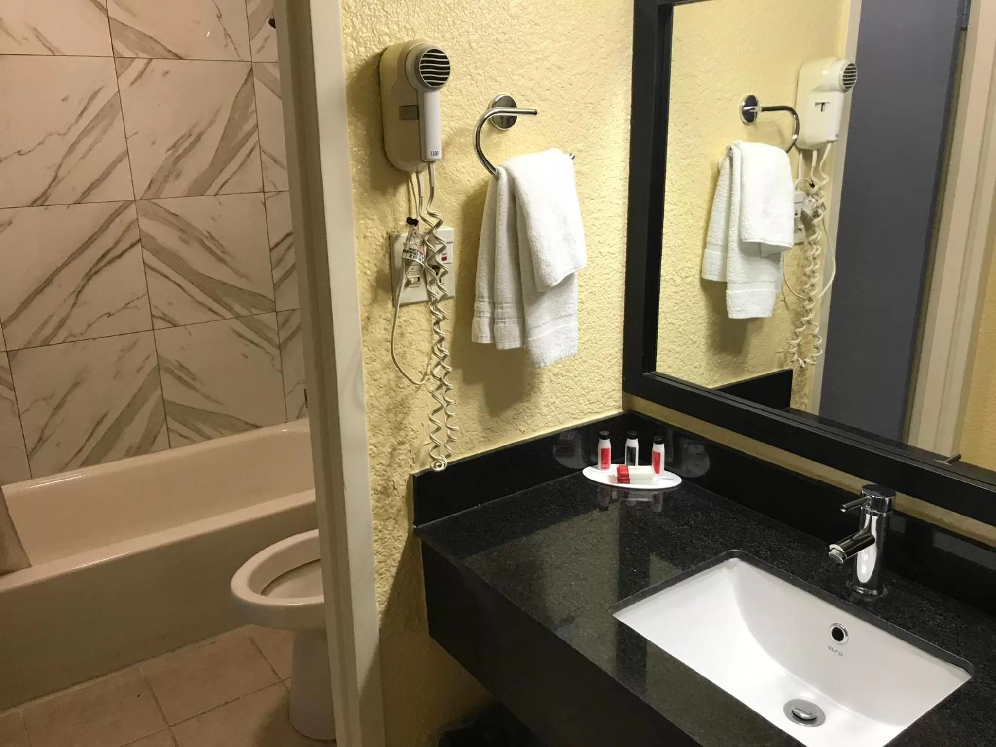 Bed in Days Inn by Wyndham Salem, Illinois