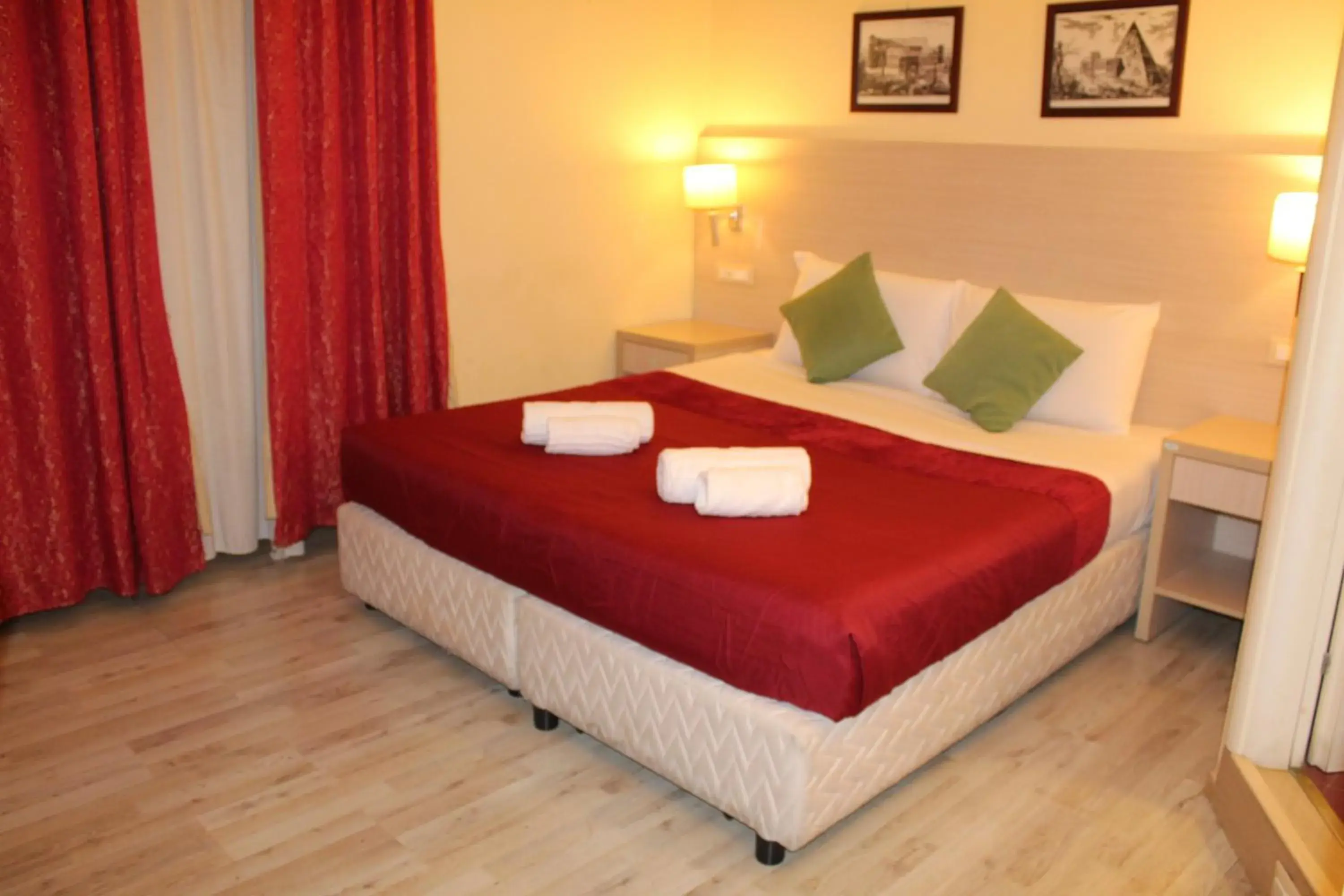 Deluxe Double or Twin Room in Booking House Rome Deluxe Double or Twin Room in Booking House Rome