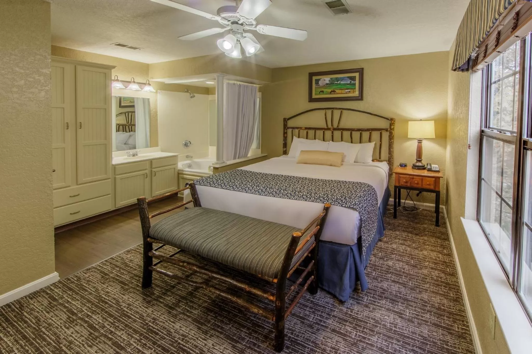 Photo of the whole room, Bed in Holiday Inn Club Vacations Oak n Spruce Resort in the Berkshires