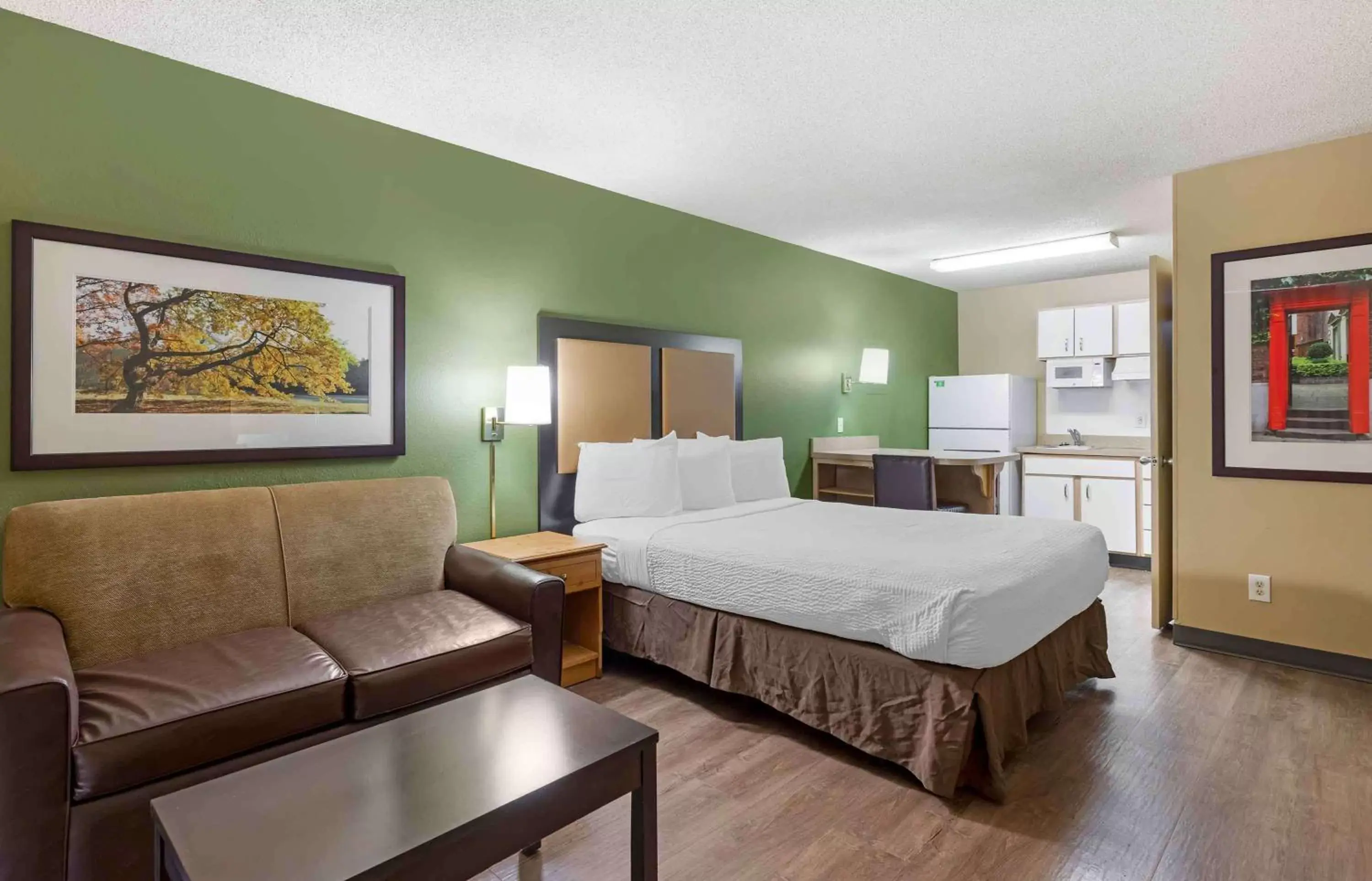 Deluxe Studio with one queen bed - Non-Smoking in Extended Stay America Select Suites - Denver - Aurora South Deluxe Studio with one queen bed - Non-Smoking in Extended Stay America Select Suites - Denver - Aurora South