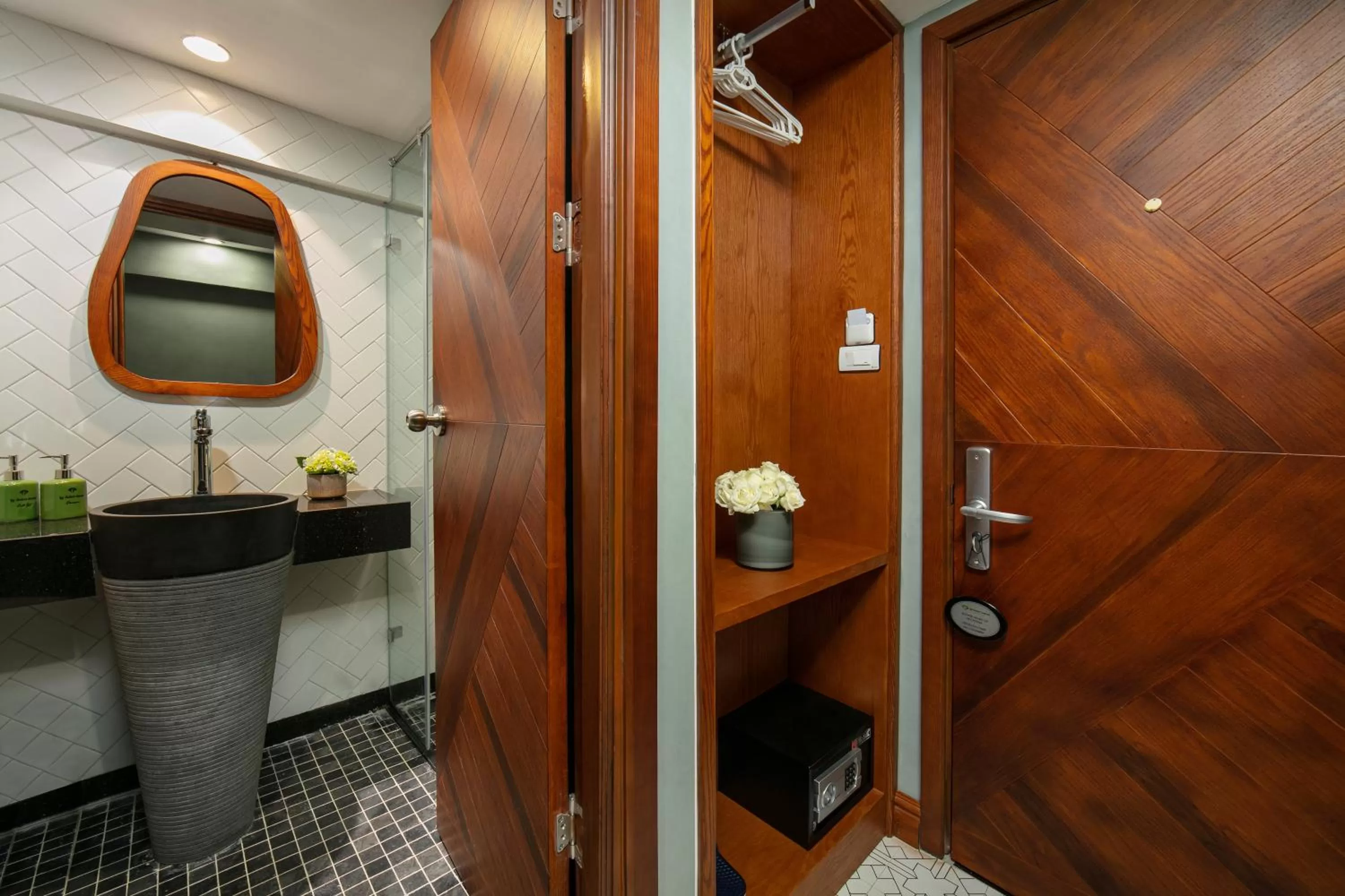 Shower in Hanoi La Selva Central Hotel & Spa