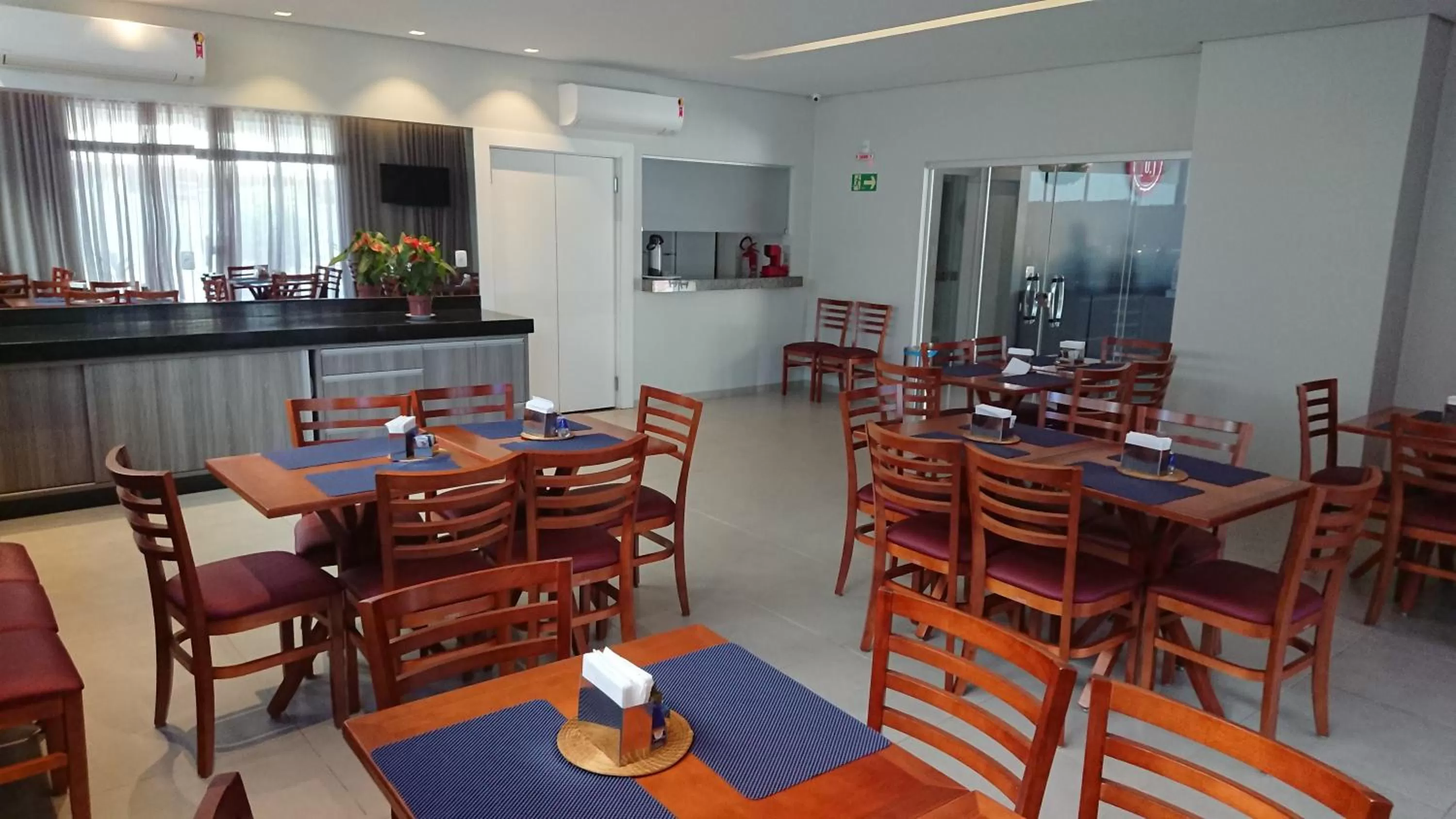 Restaurant/places to eat in 103 Hotel & Flats