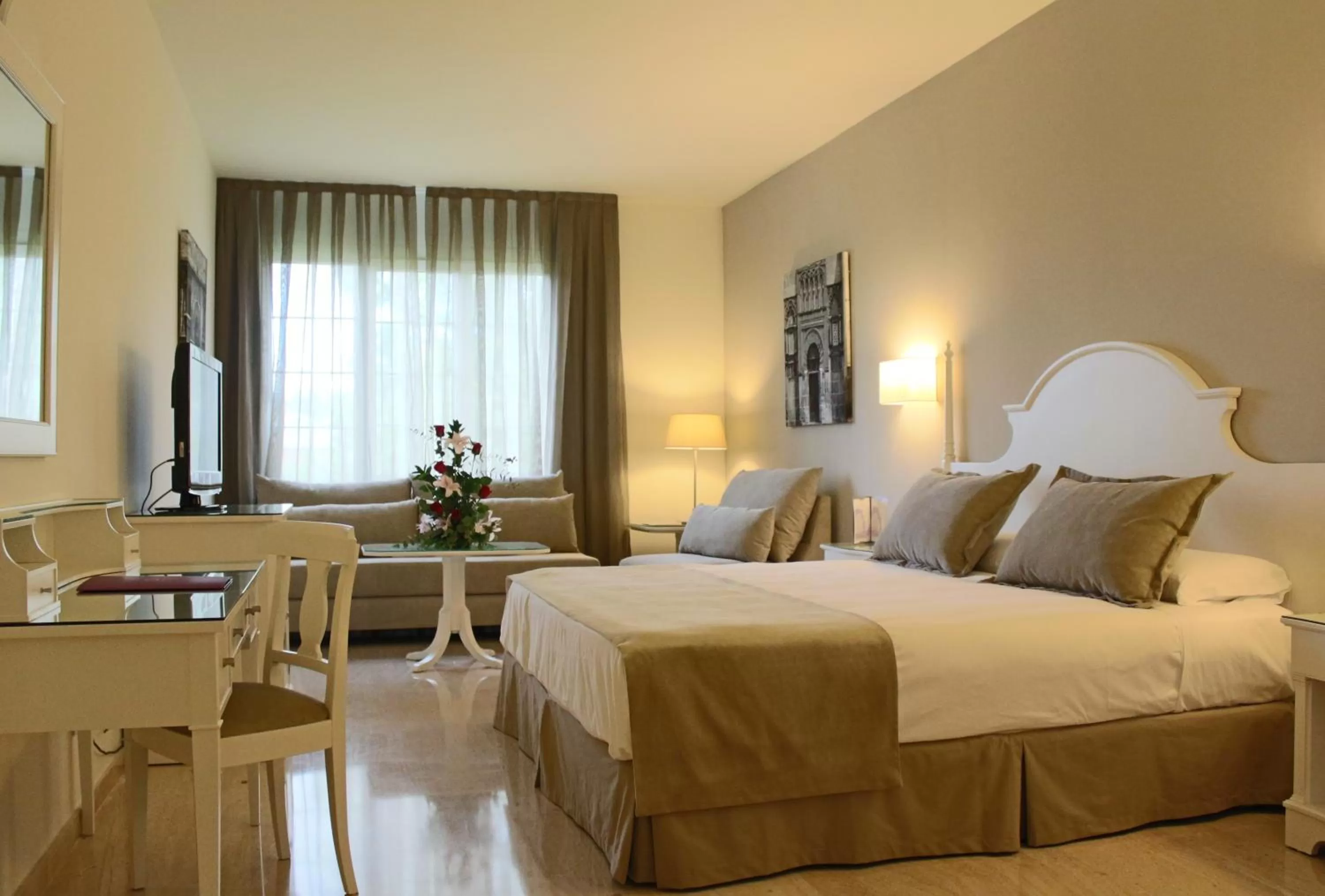 Photo of the whole room, Bed in Crisol Jardines de Córdoba