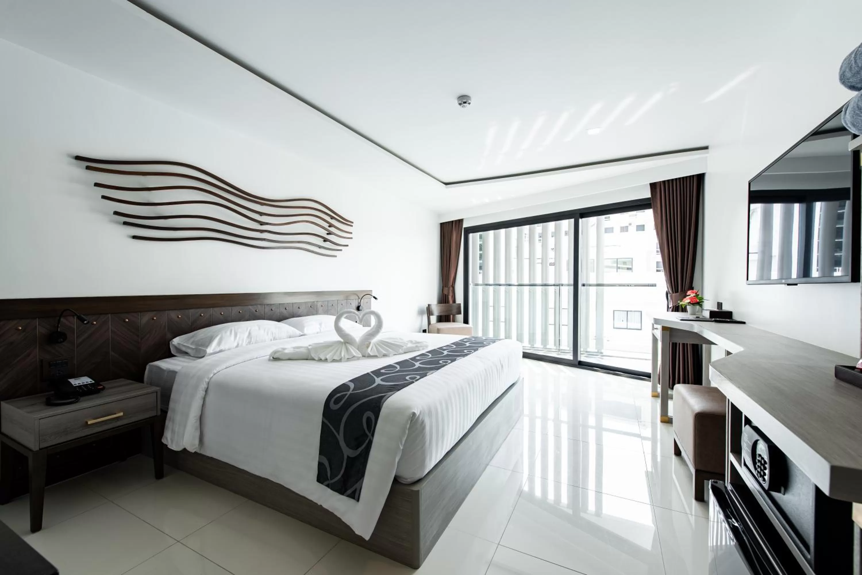 Bedroom, Bed in Blackwoods Hotel Pattaya - SHA Extra Plus