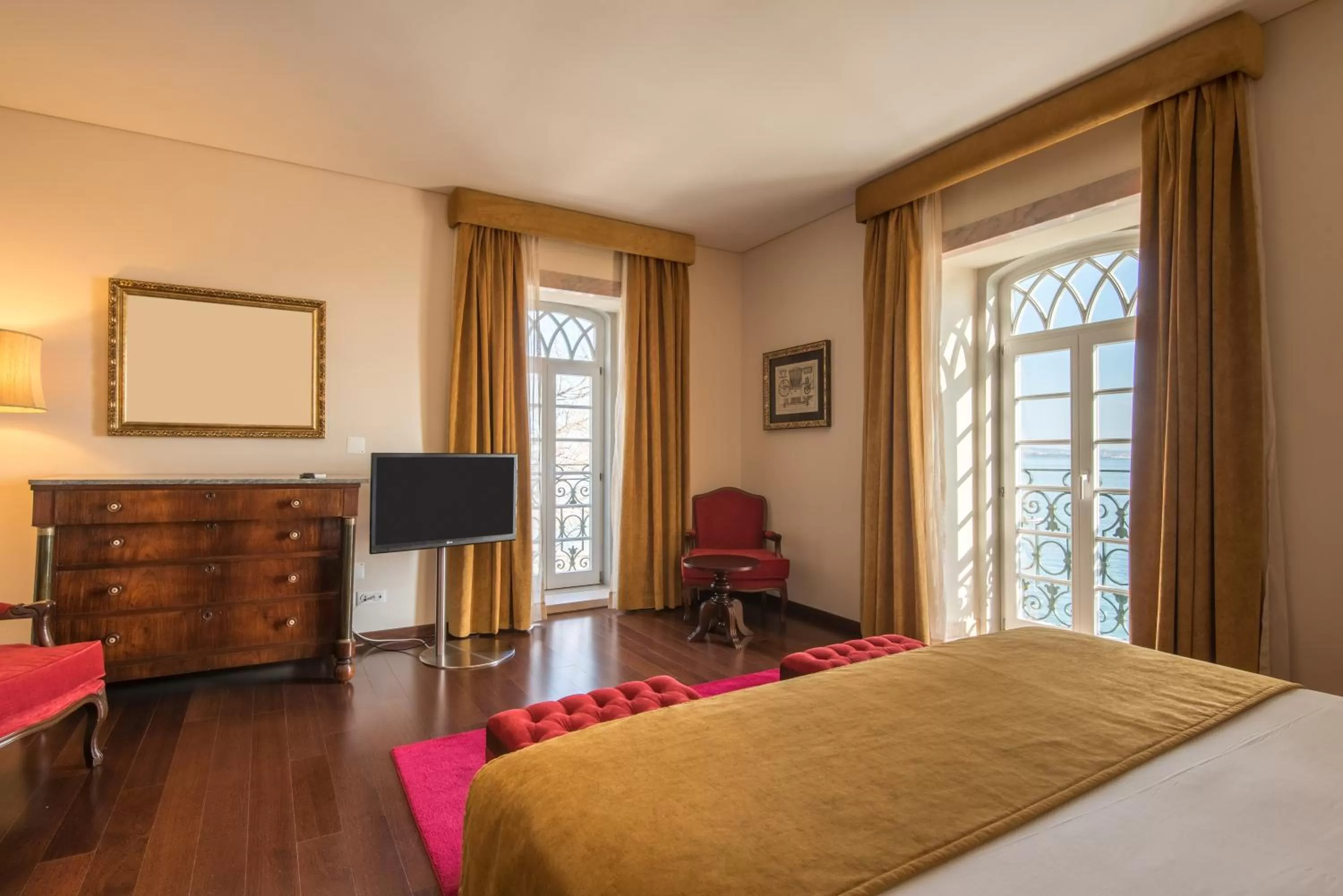 Bedroom, Bed in Vila Gale Collection Palácio dos Arcos