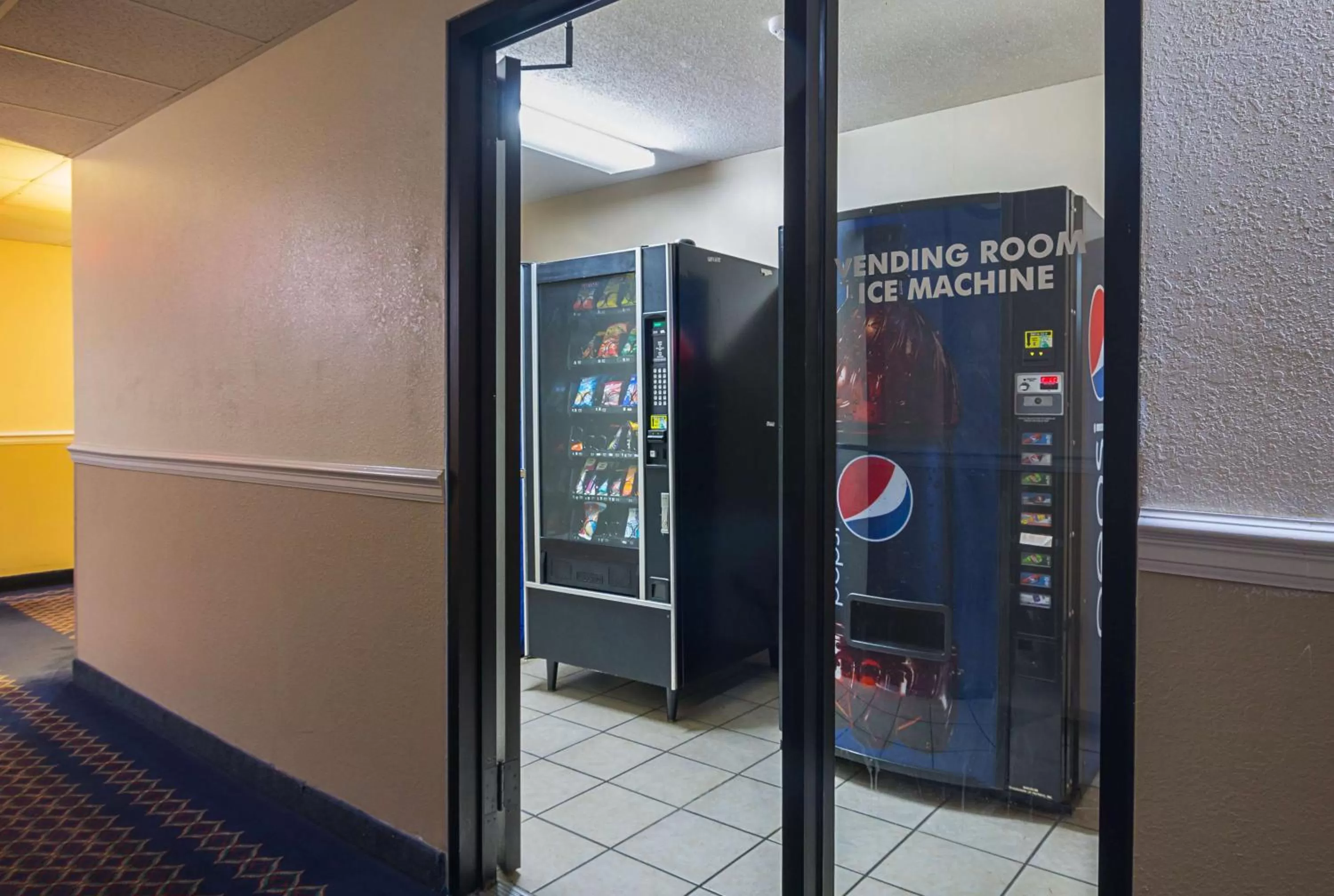 Restaurant/places to eat in Motel 6-Hannibal, MO