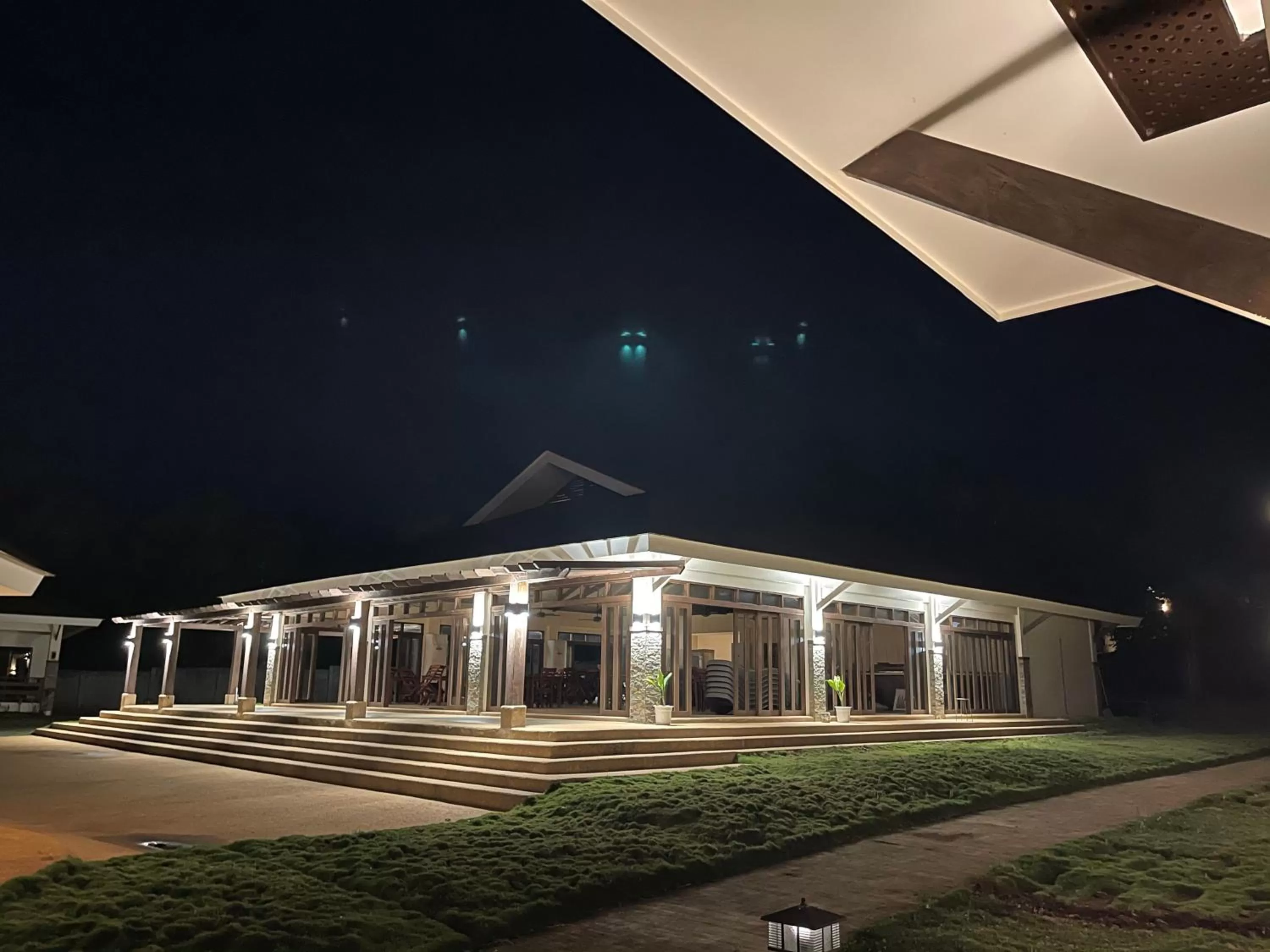 Restaurant/places to eat in FIG Sunset View Resort