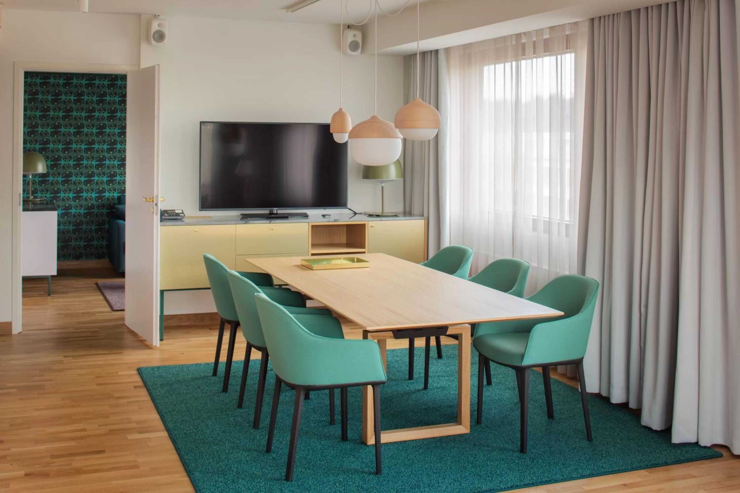 TV and multimedia in Original Sokos Hotel Presidentti Helsinki