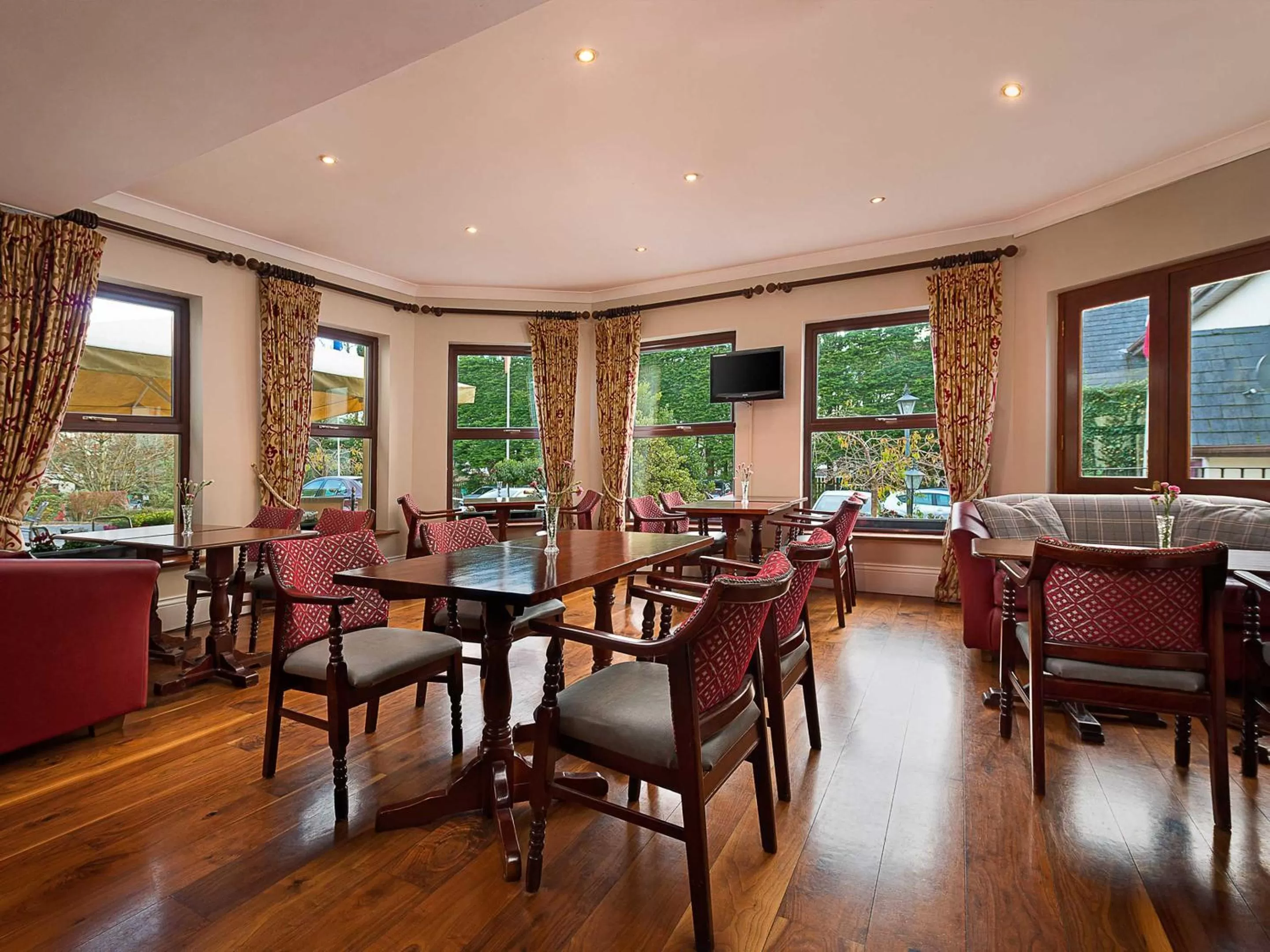 Restaurant/places to eat in Oranmore Lodge Hotel Conference And Leisure Centre Galway