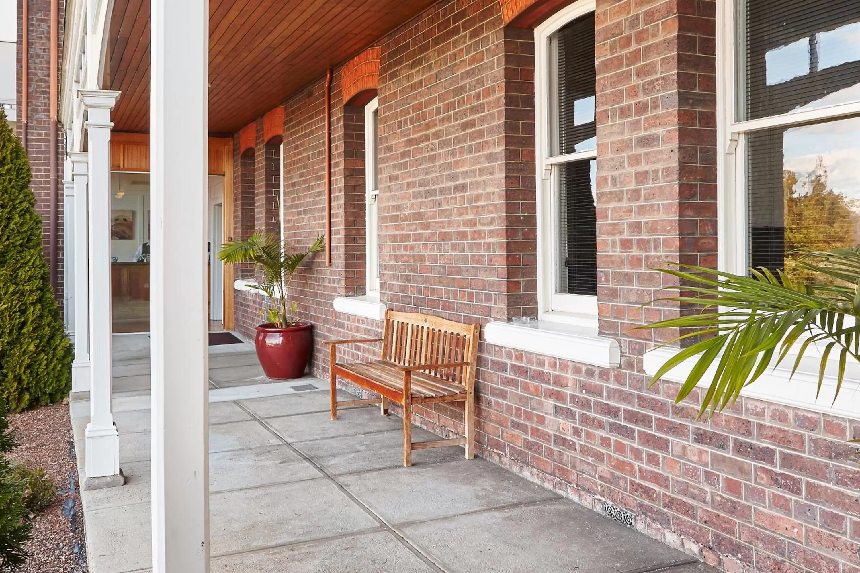Facade/entrance in Auldington Hotel