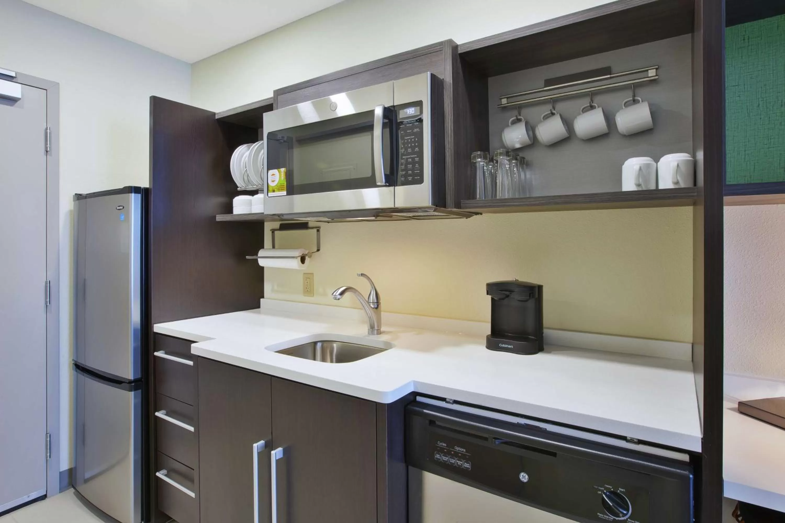 Kitchen or kitchenette in Home2 Suites By Hilton Holland