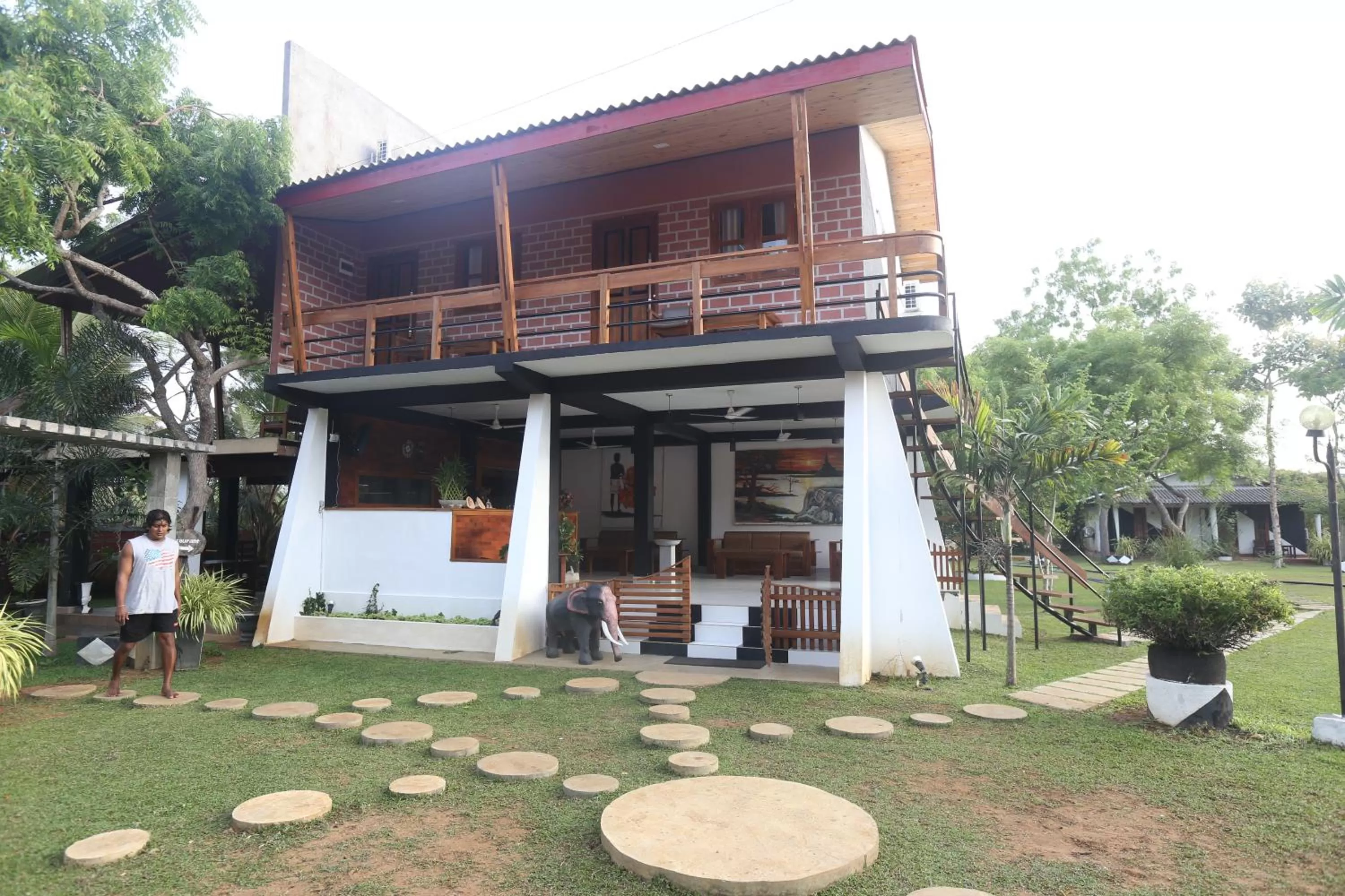 Area and facilities in Eco Hotel Black & White - Anuradhapura