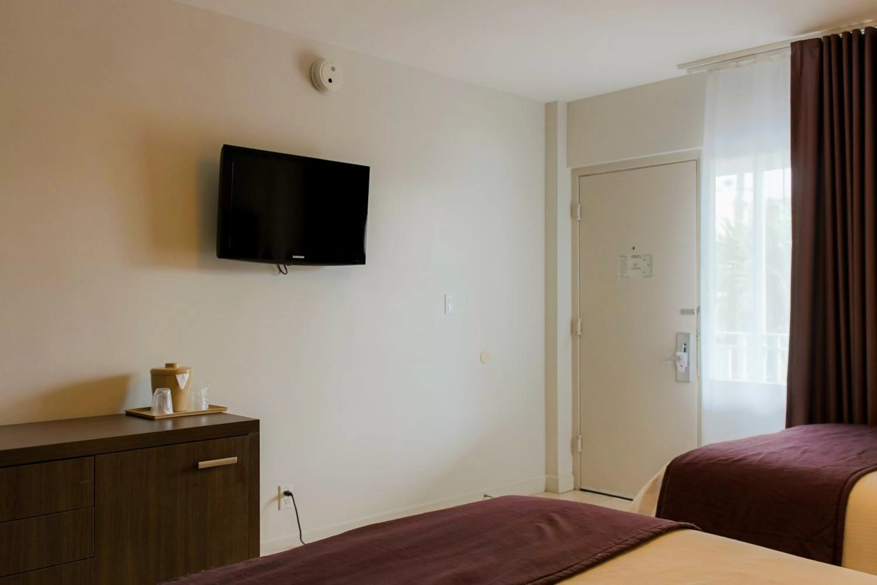 Bed in Collins Hotel