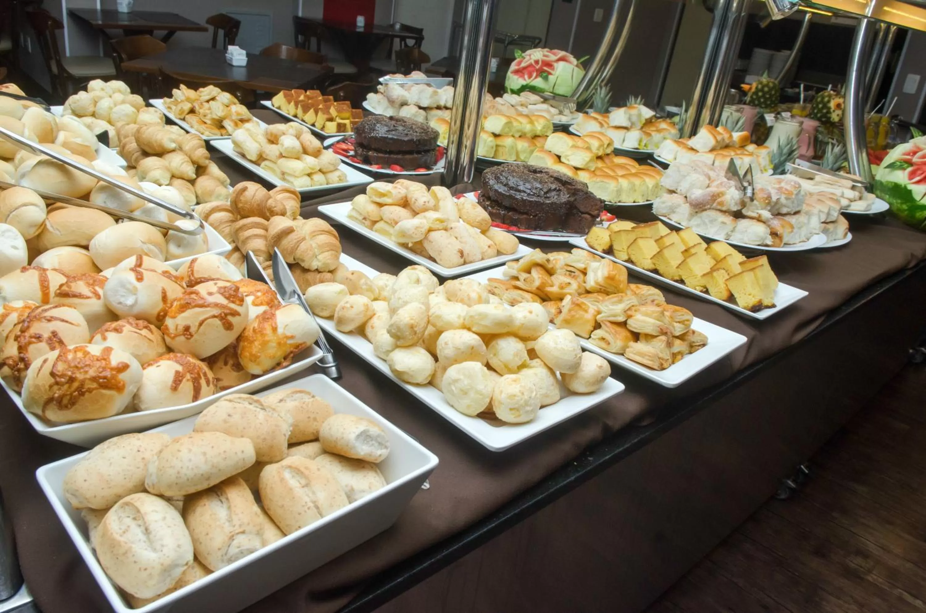 Buffet breakfast in Ímpar Suítes Cidade Nova