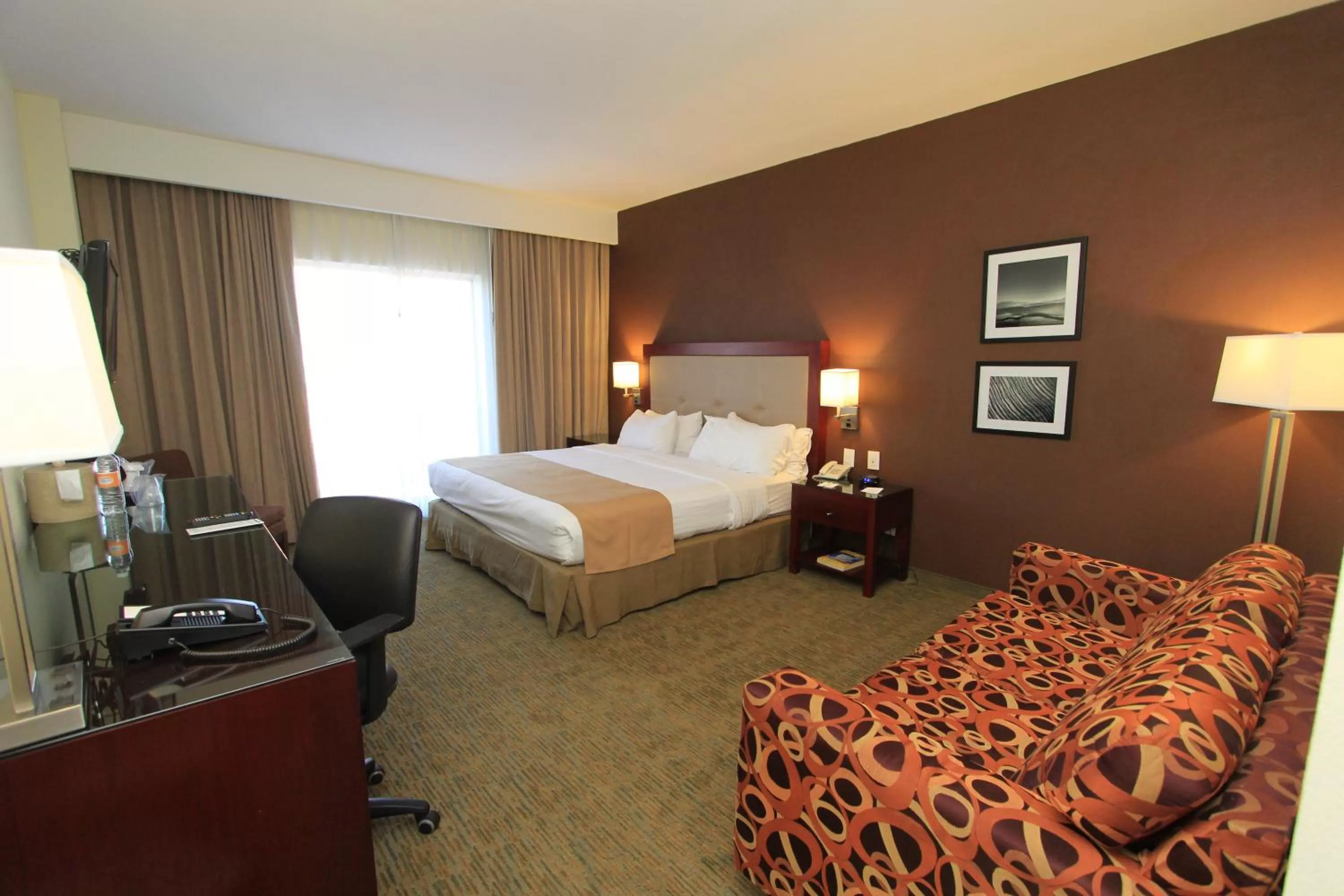 Photo of the whole room, Bed in Holiday Inn Leon by IHG