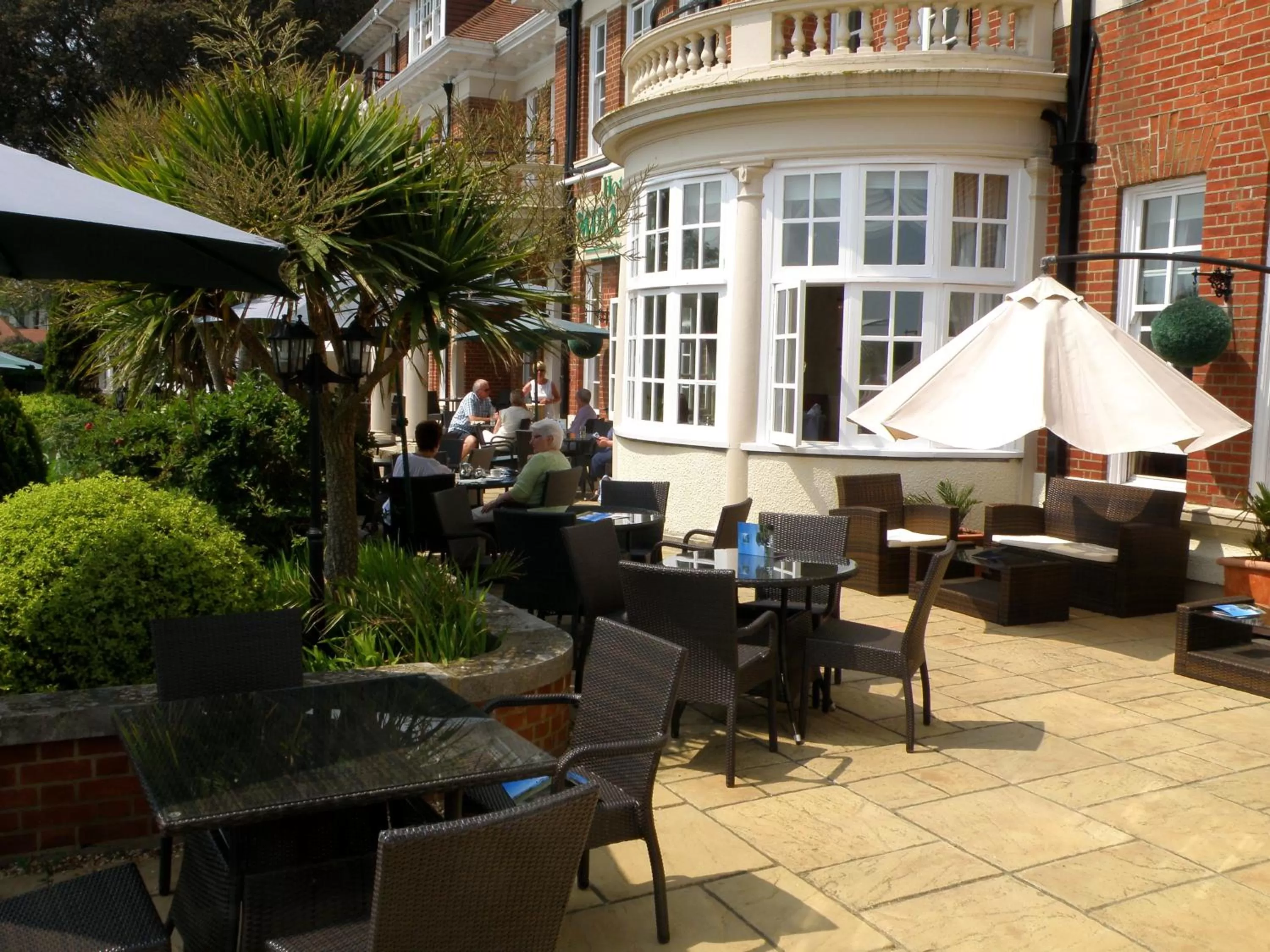 Restaurant/places to eat in Hotel Miramar