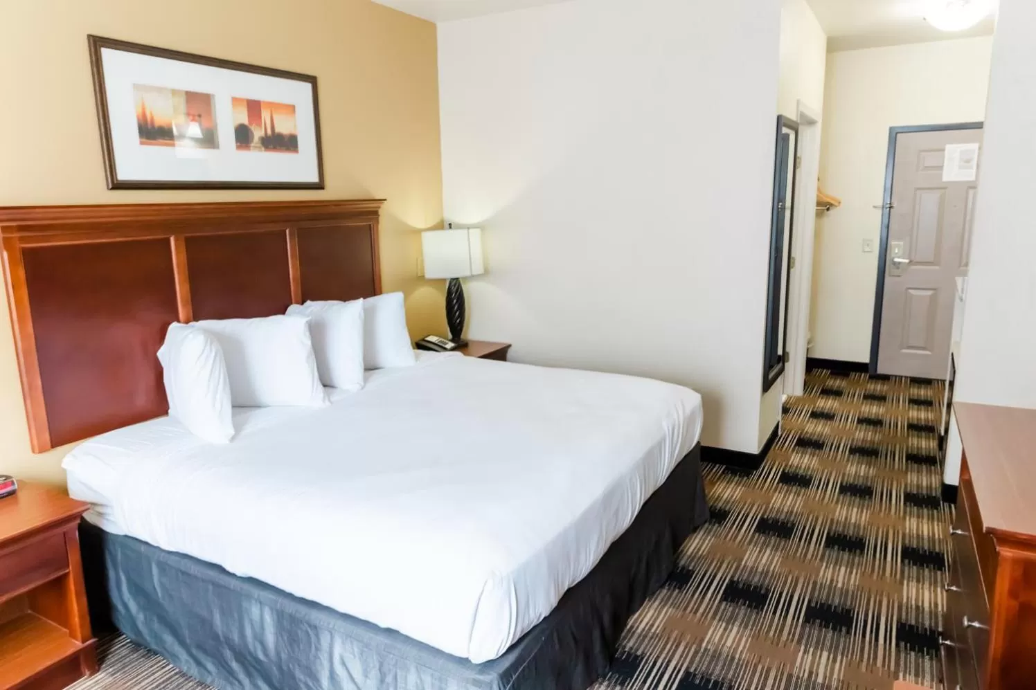 Bed in Country Inn & Suites by Radisson, Helen, GA