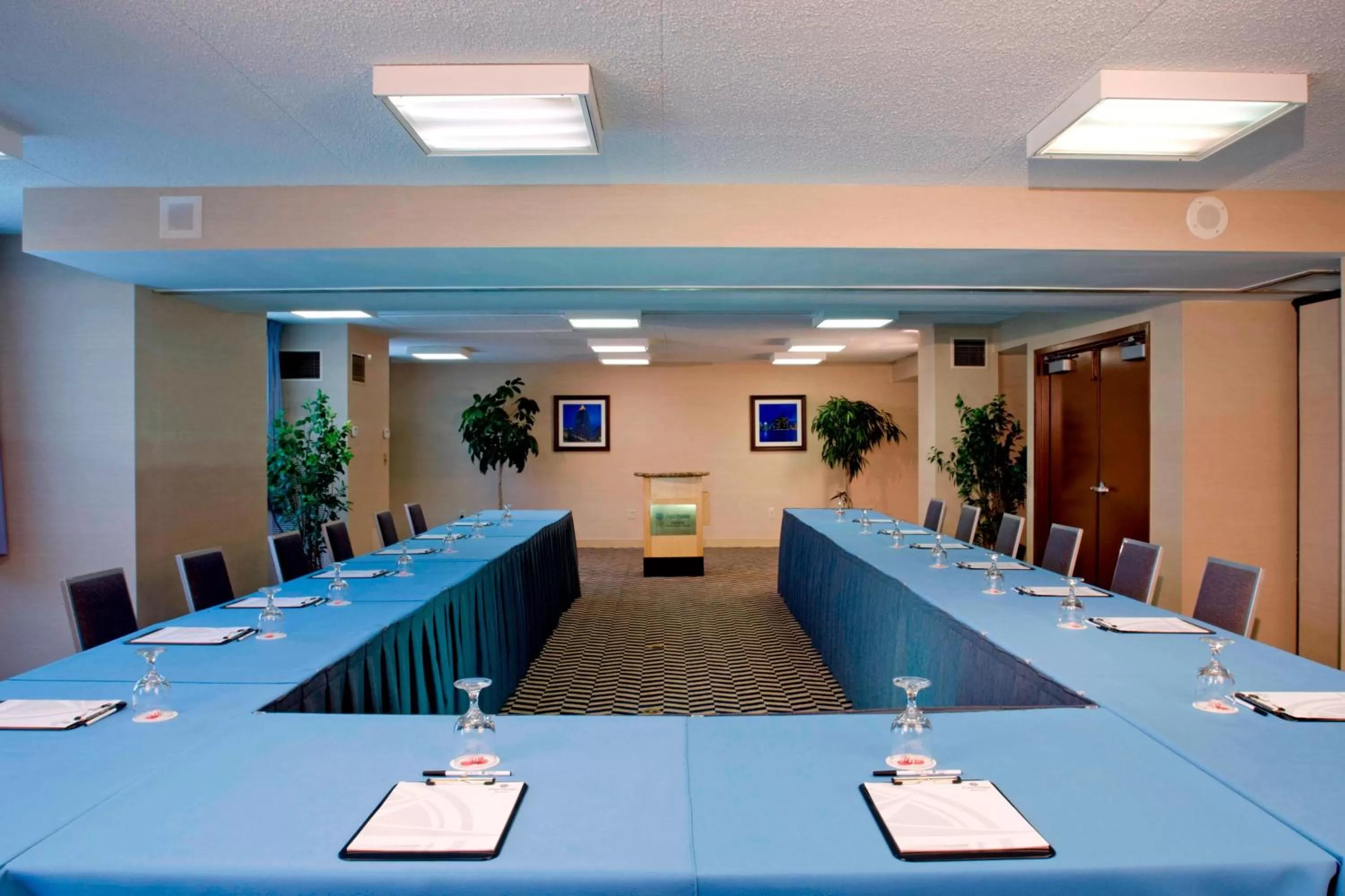 Meeting/conference room in Radisson Hotel Detroit Metro Airport