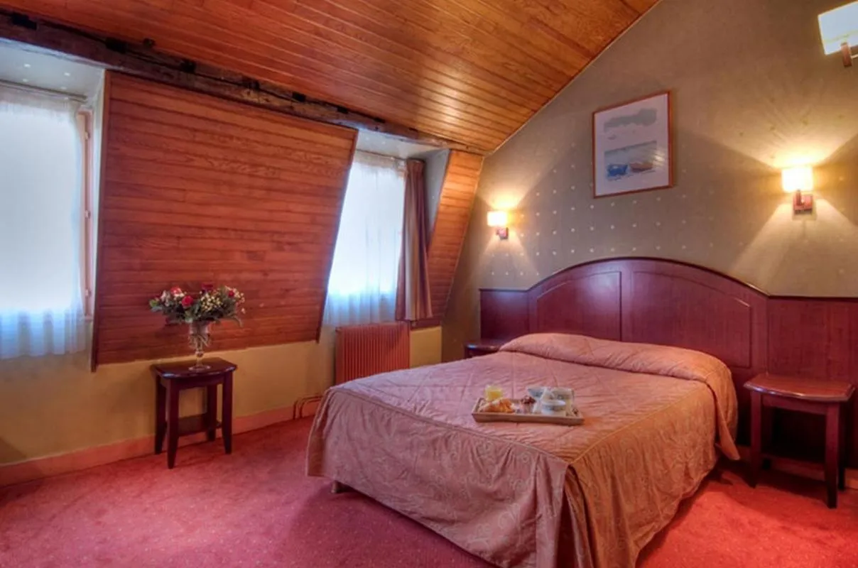 Photo of the whole room, Bed in Hotel Le Faubourg Opera