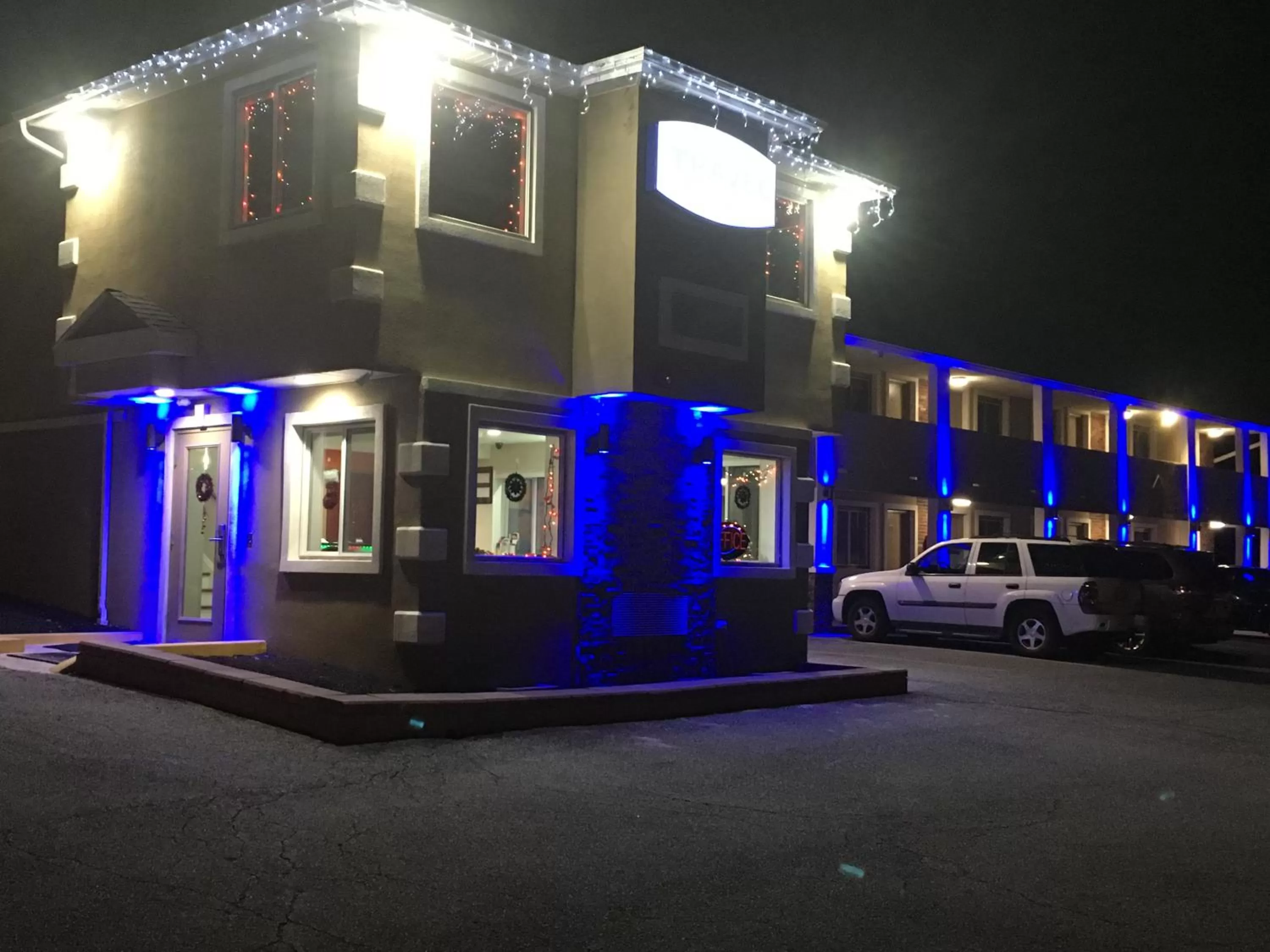 Facade/entrance in Travel Inn & Suites Flemington