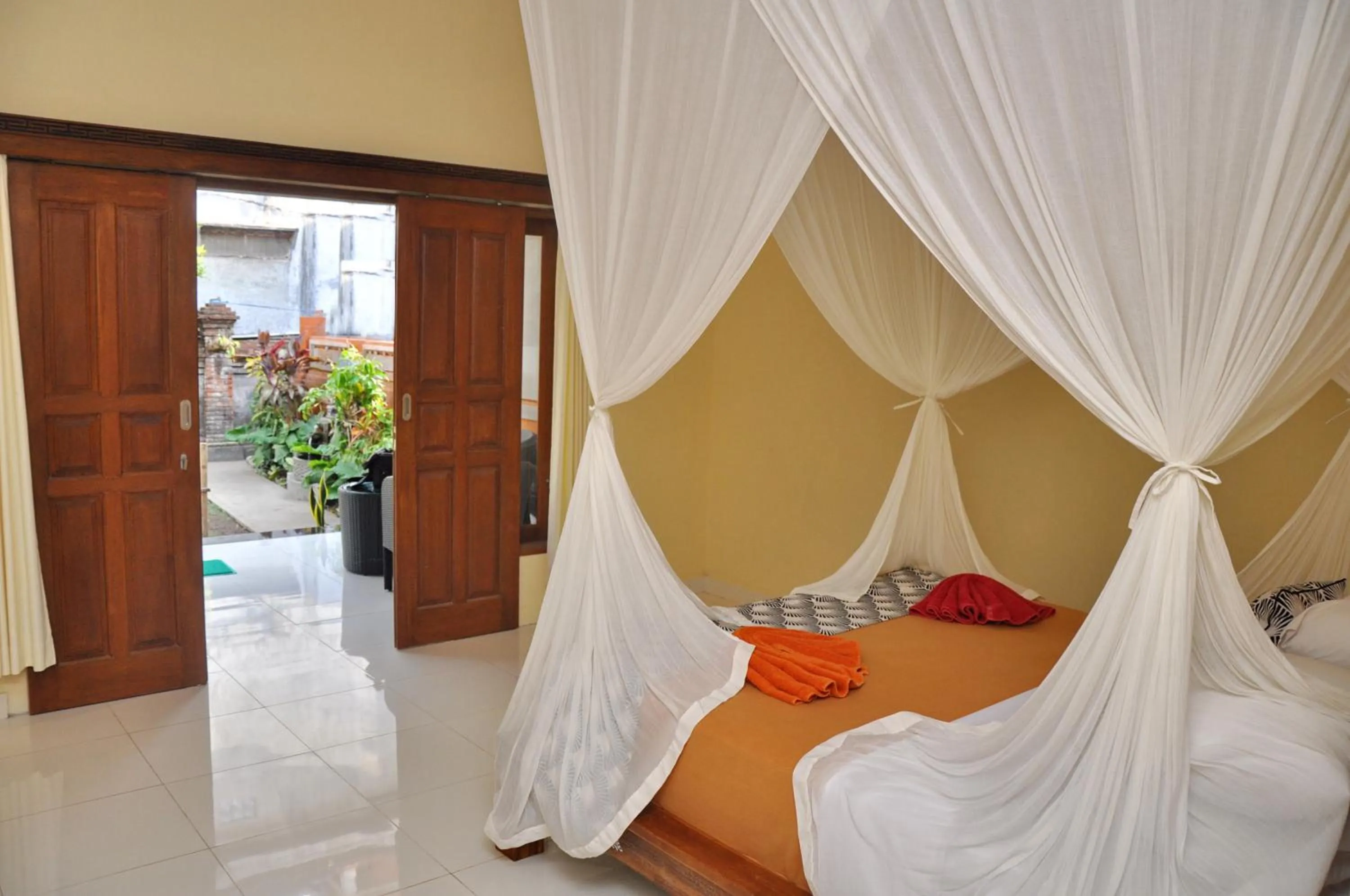 Bed in Nick's Homestay