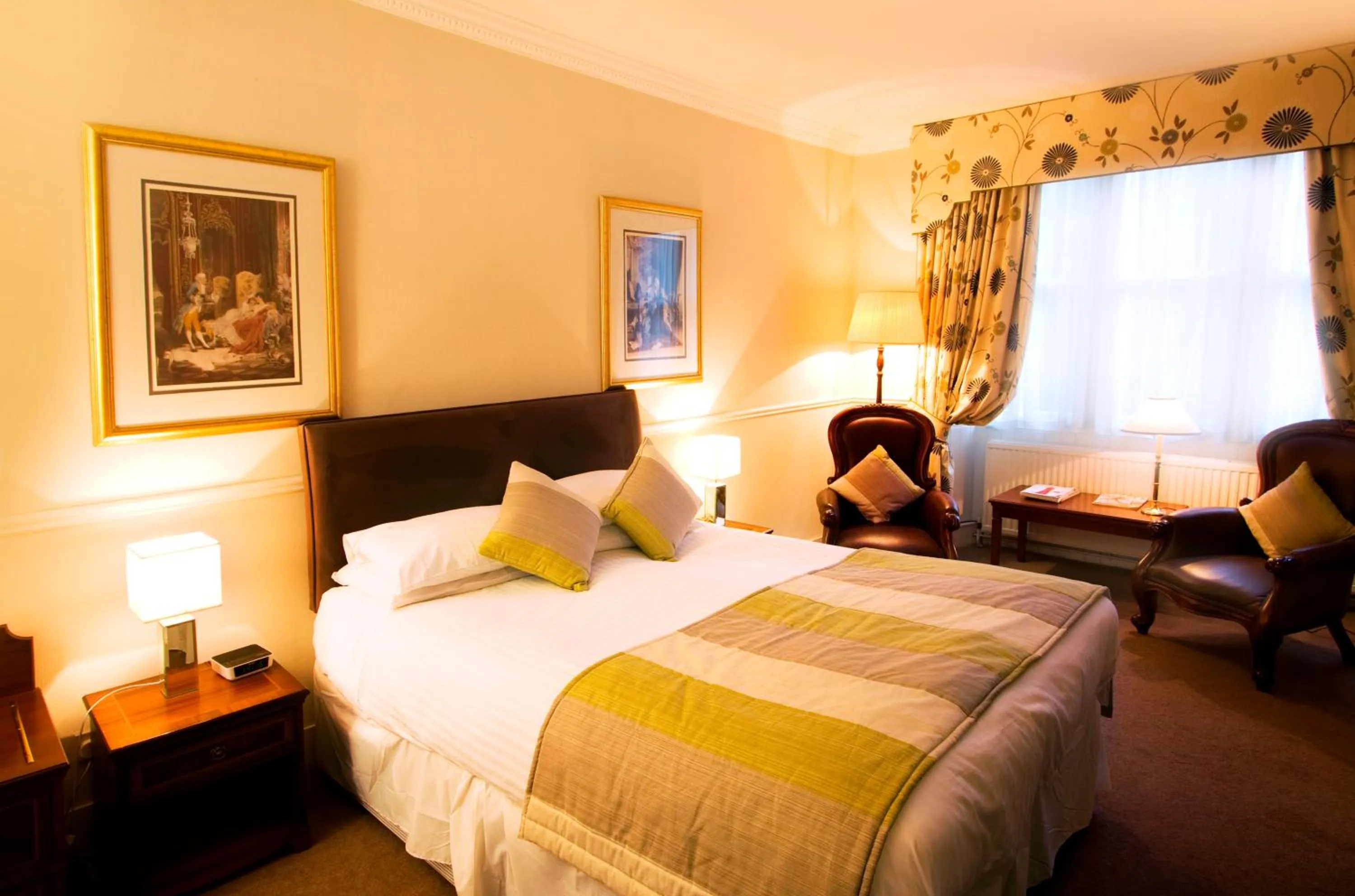 Bedroom, Bed in Royal Scots Club