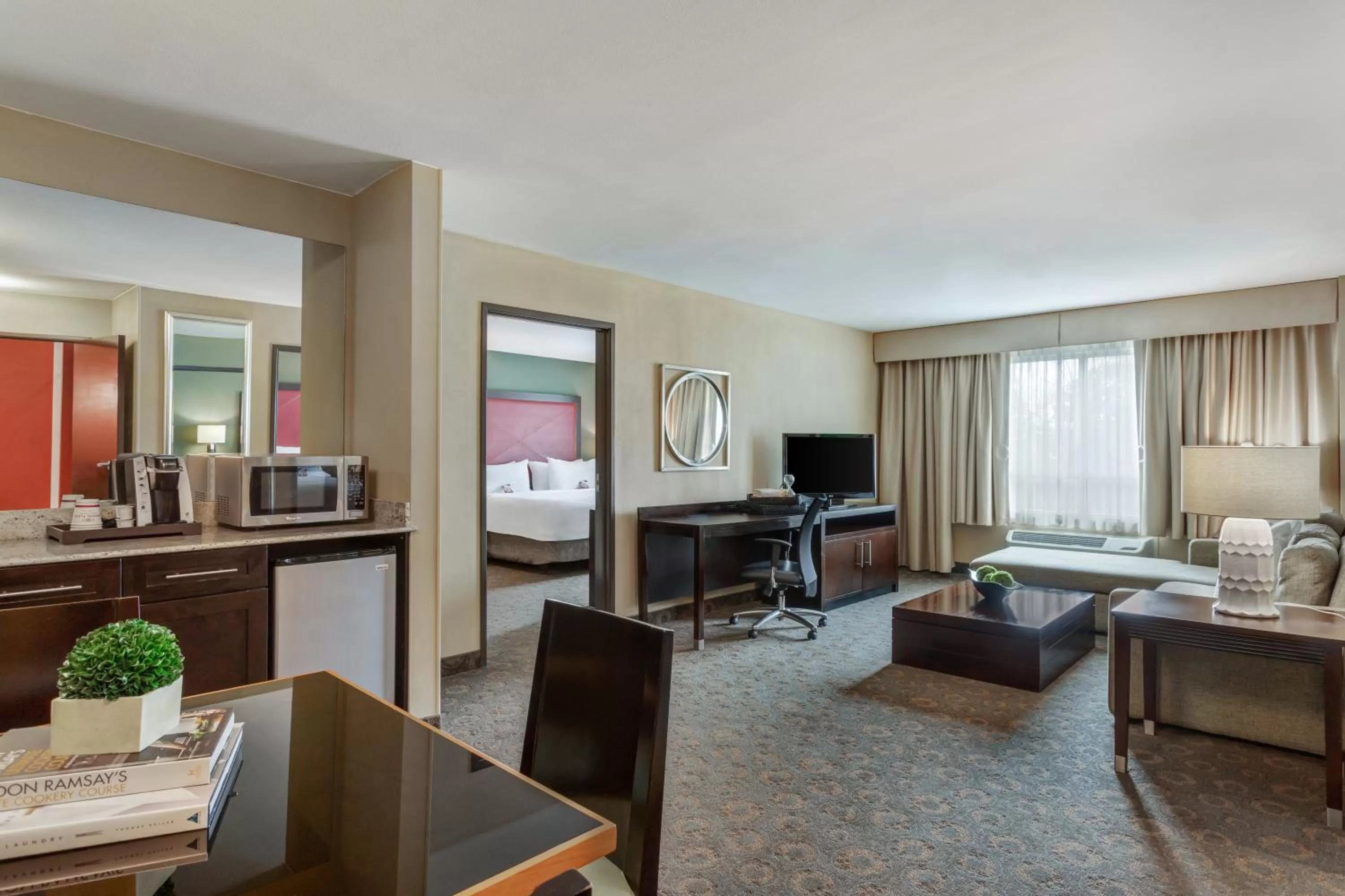 Photo of the whole room in Crowne Plaza Houston Galleria Area by IHG