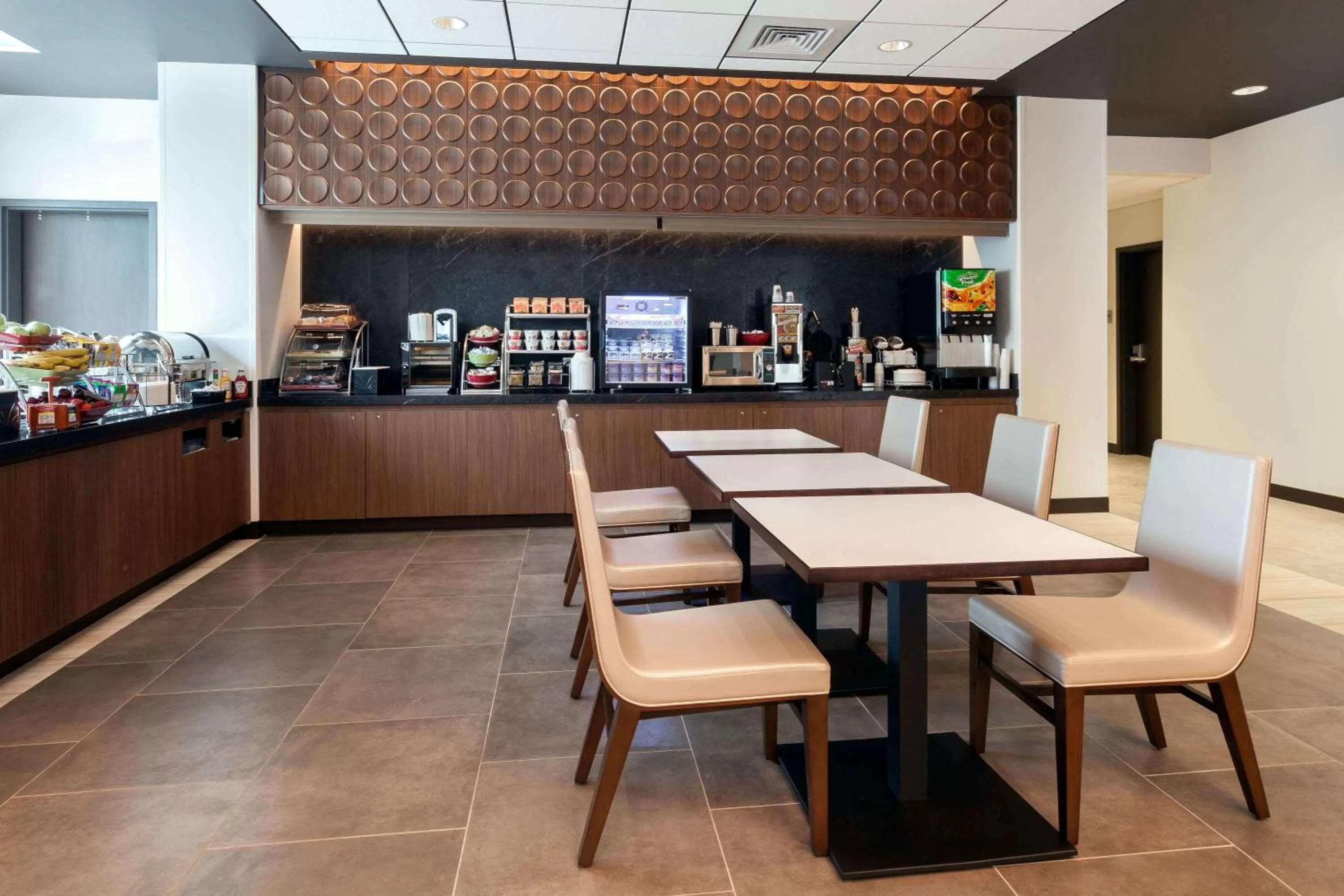 Restaurant/places to eat in Wingate by Wyndham Altoona Downtown/Medical Center