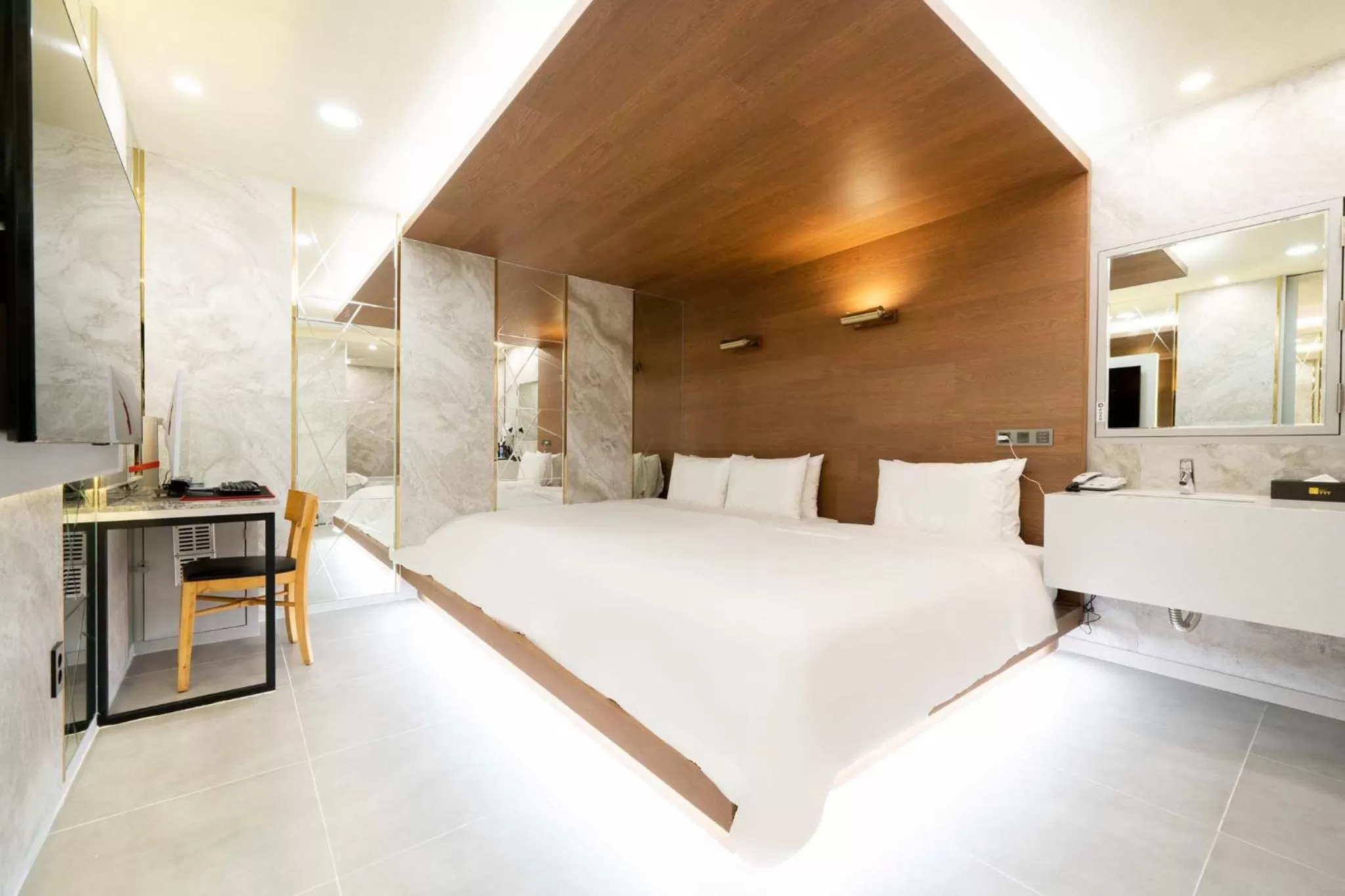 Bedroom, Bed in Ytt Hotel