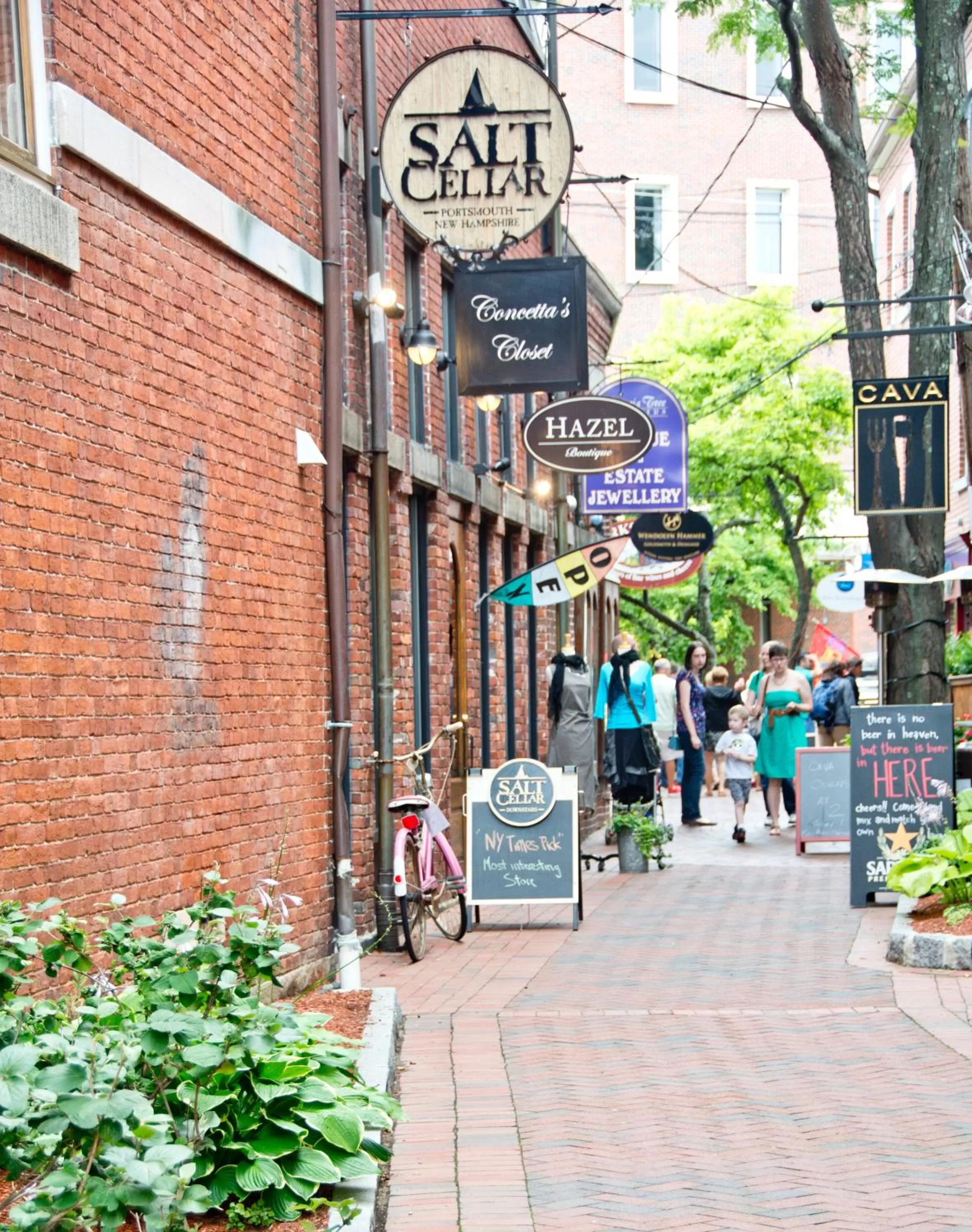 Restaurant/places to eat in Coachman Inn