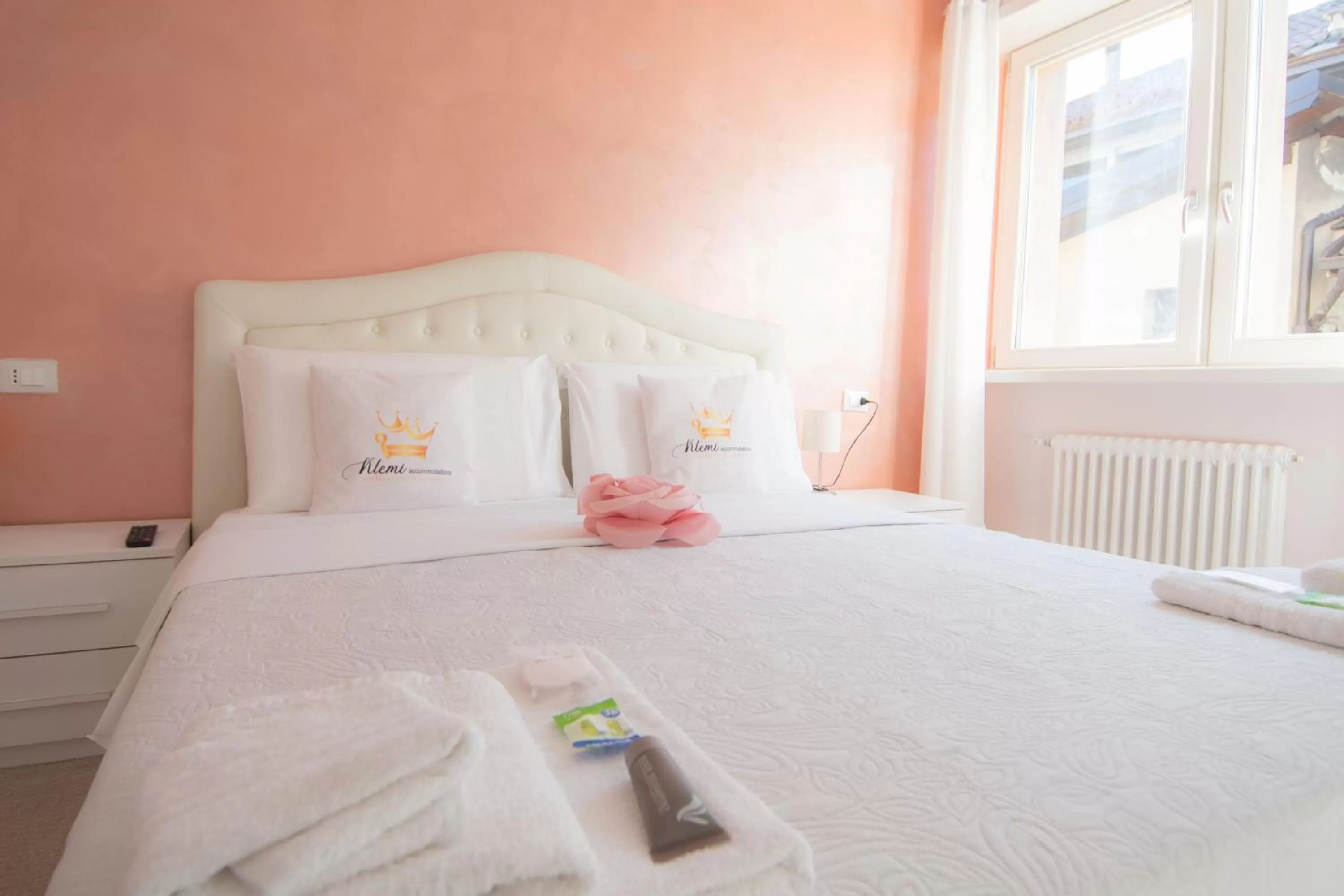 Bed in Klemi, rooms in old town