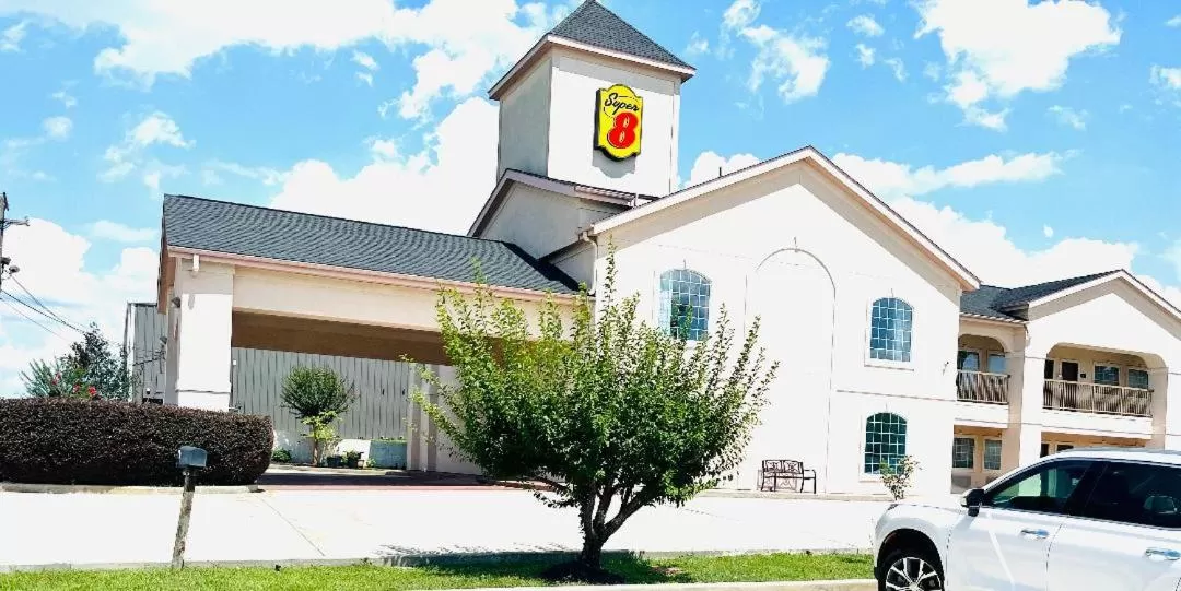 Property Building in Super 8 by Wyndham Montgomery/ Lake Conroe