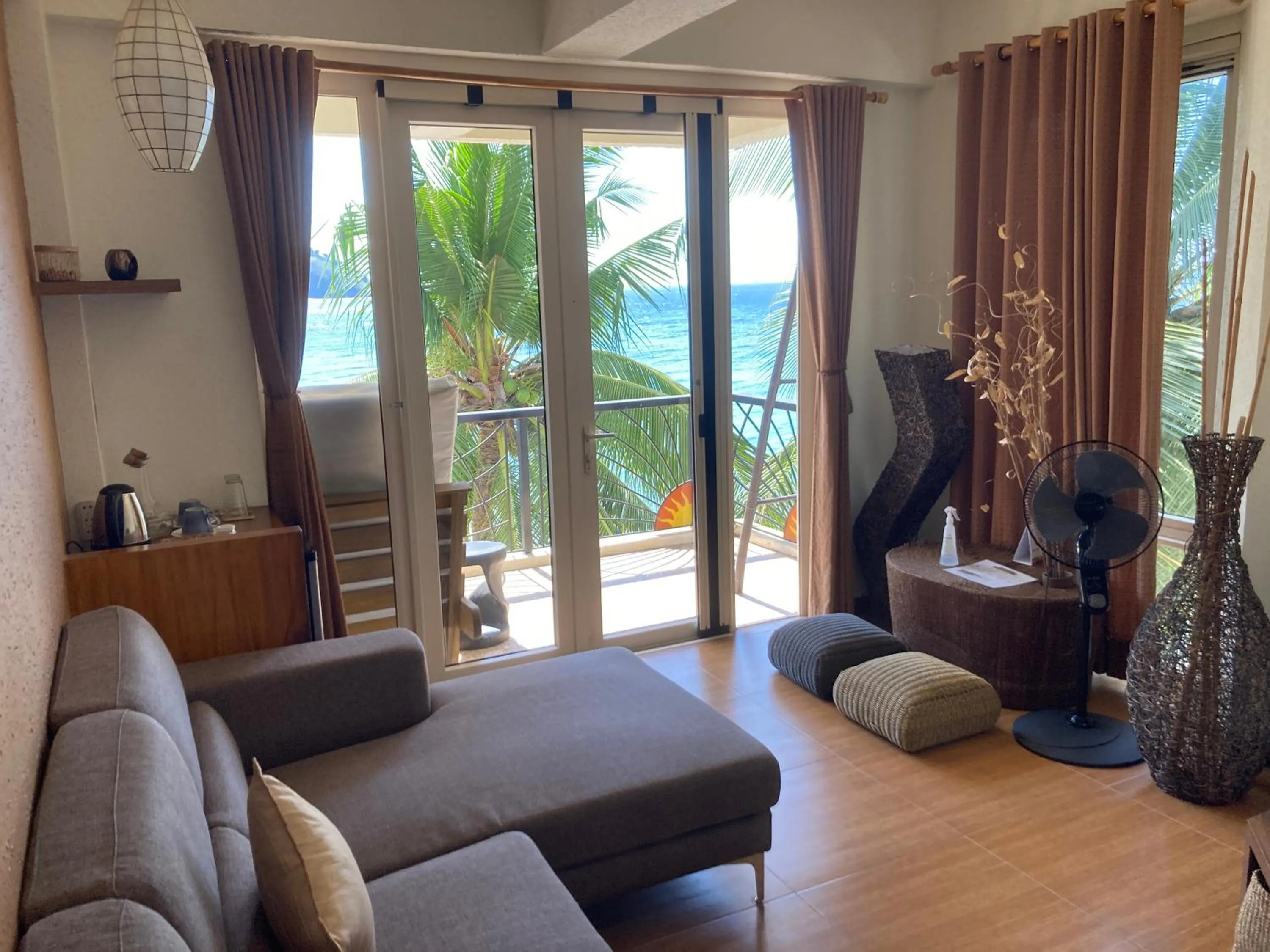 Living room, Seating Area in Sunset At Aninuan Beach Resort