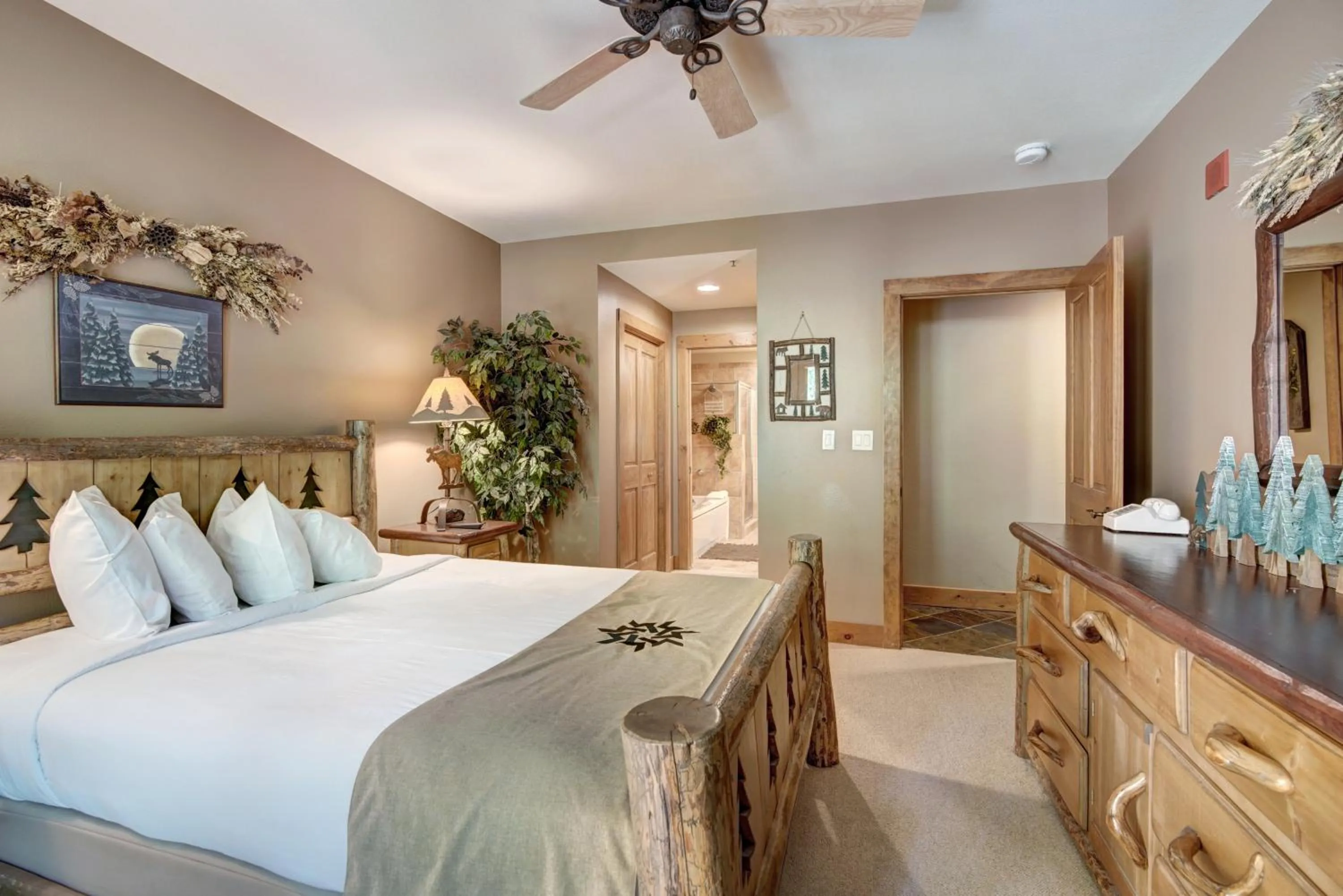 Bed in Timbers & Lone Eagle by Keystone Resort