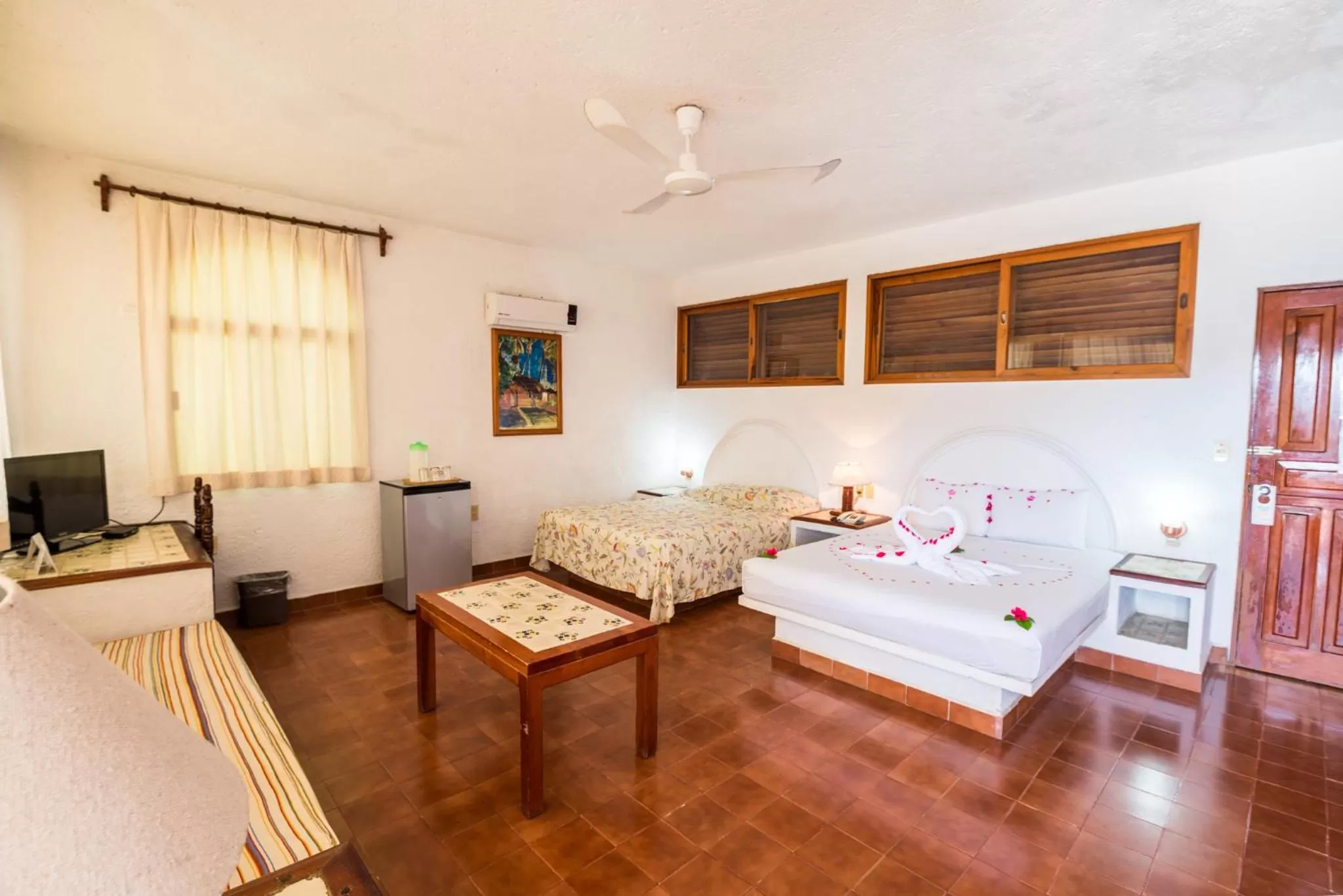 Property building in Hotel Catalina Beach Resort