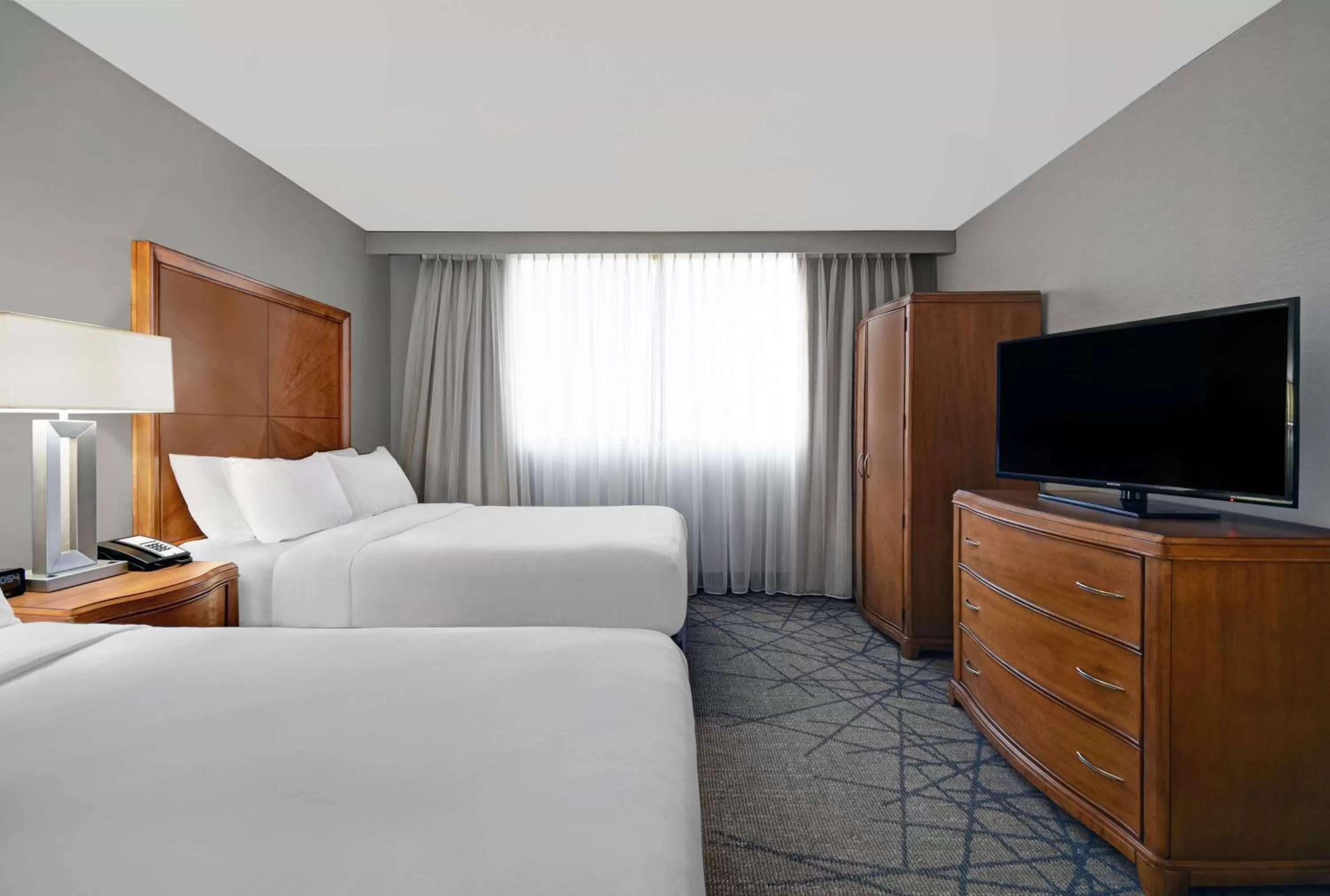 Bedroom, Bed in Embassy Suites by Hilton Detroit - Livonia/Novi
