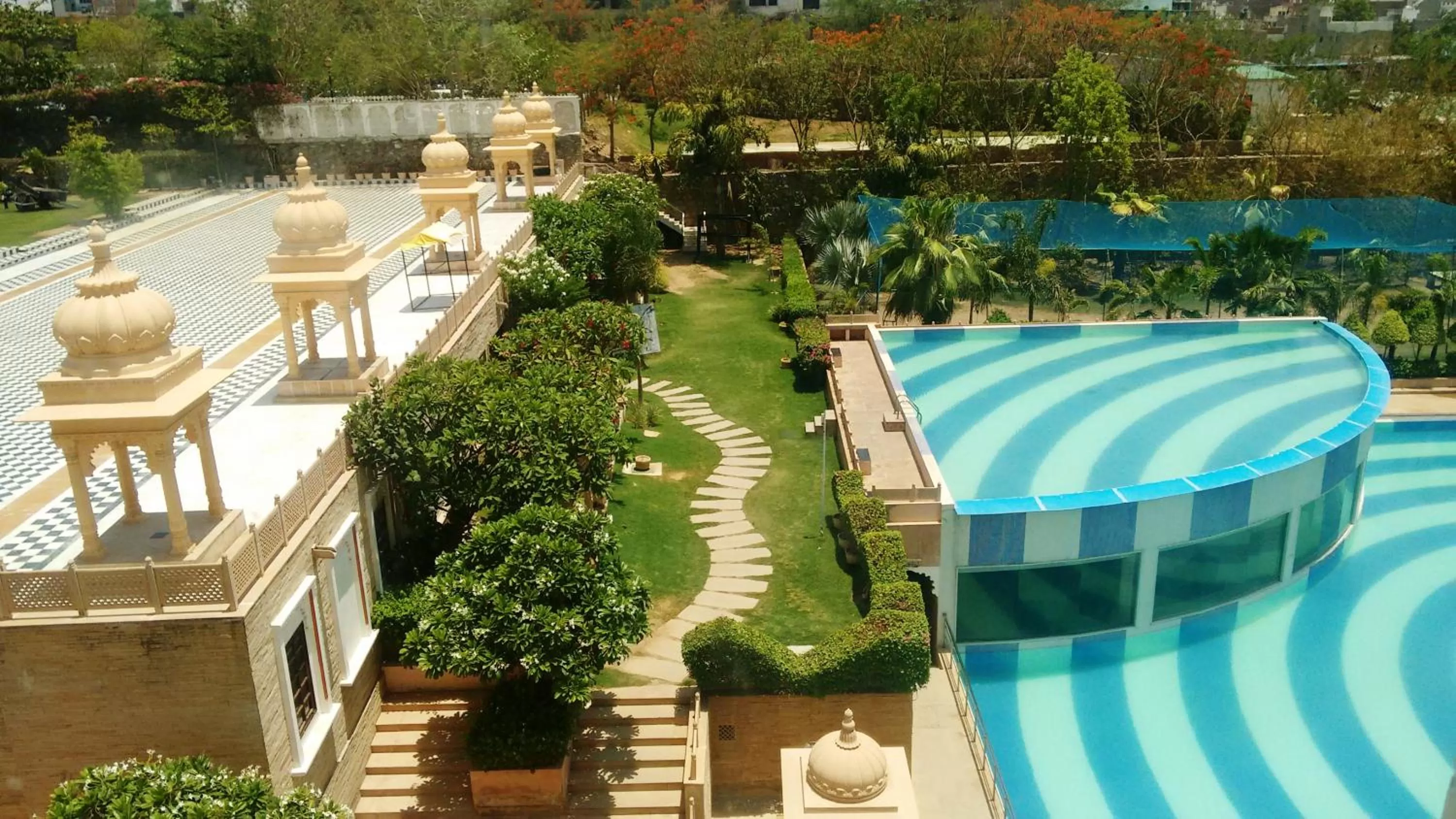 Swimming pool in Radisson Blu Udaipur Palace Resort & Spa