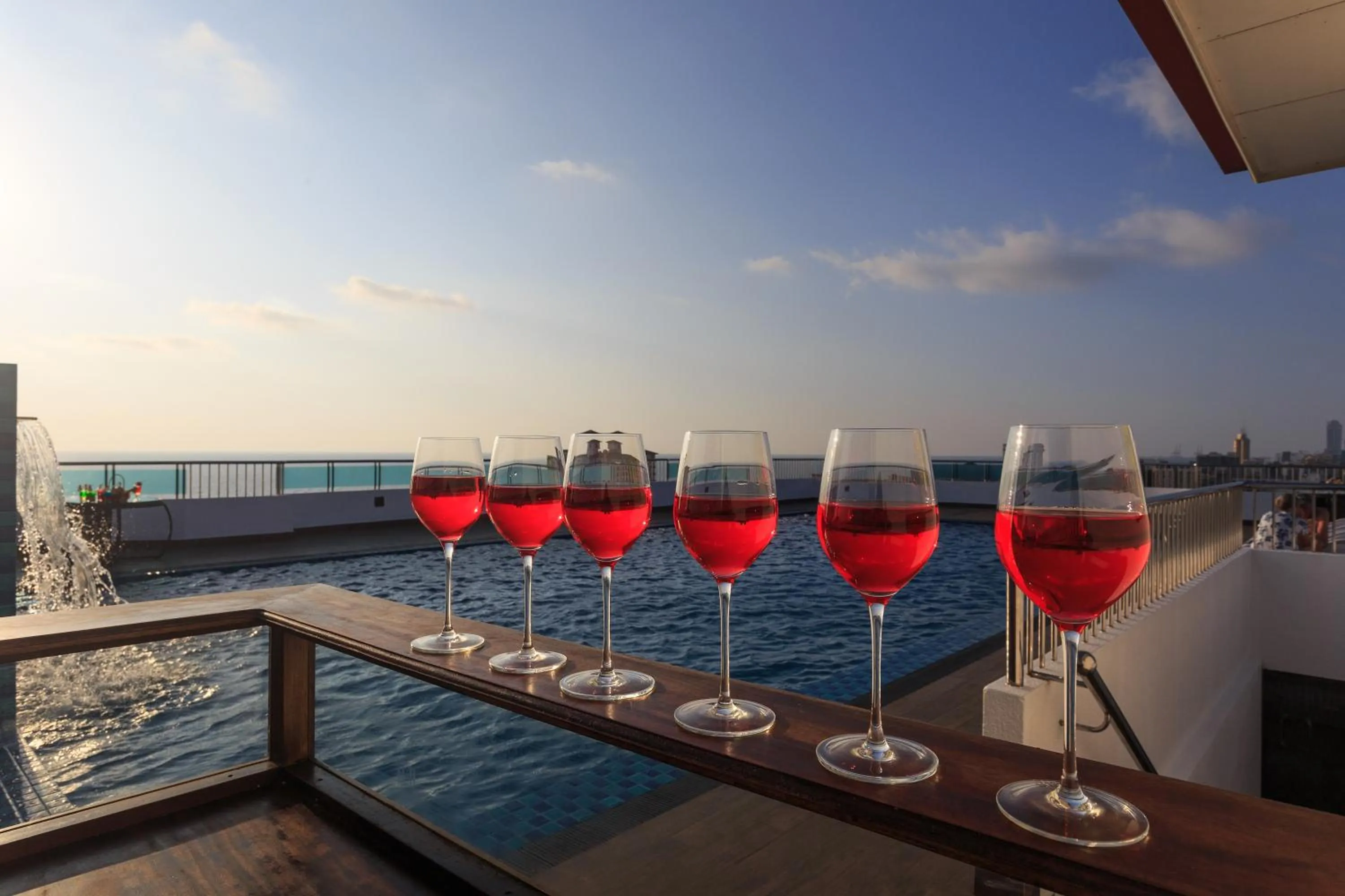 Swimming pool in Supun Arcade Residency