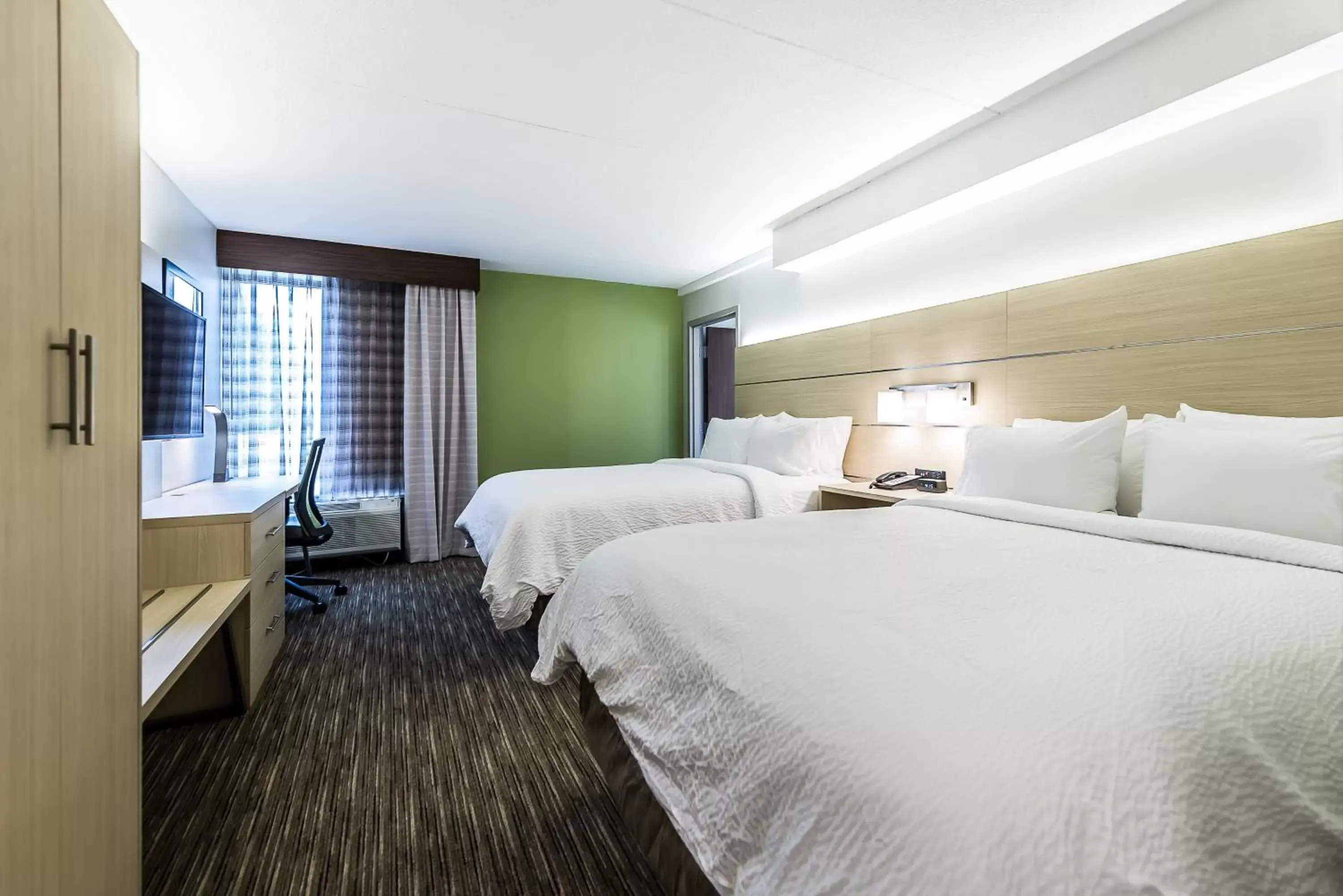 Queen Room with Two Queen Beds - Disability Access Hearing Accessible - Roll-In Shower in Holiday Inn Express Flint-Campus Area by IHG Queen Room with Two Queen Beds - Disability Access Hearing Accessible - Roll-In Shower in Holiday Inn Express Flint-Campus Area by IHG