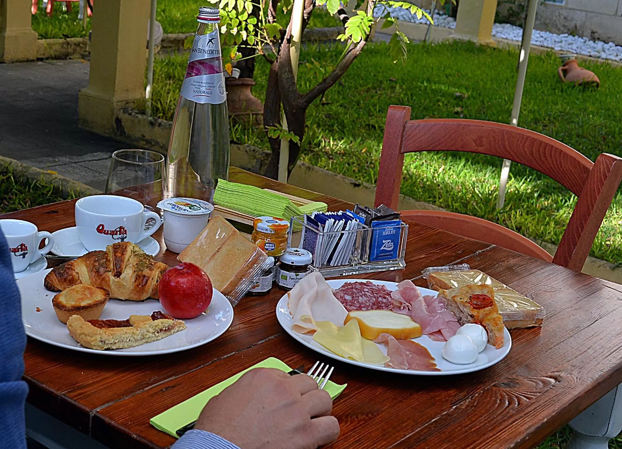 Garden in B&B Gianmarti Suite