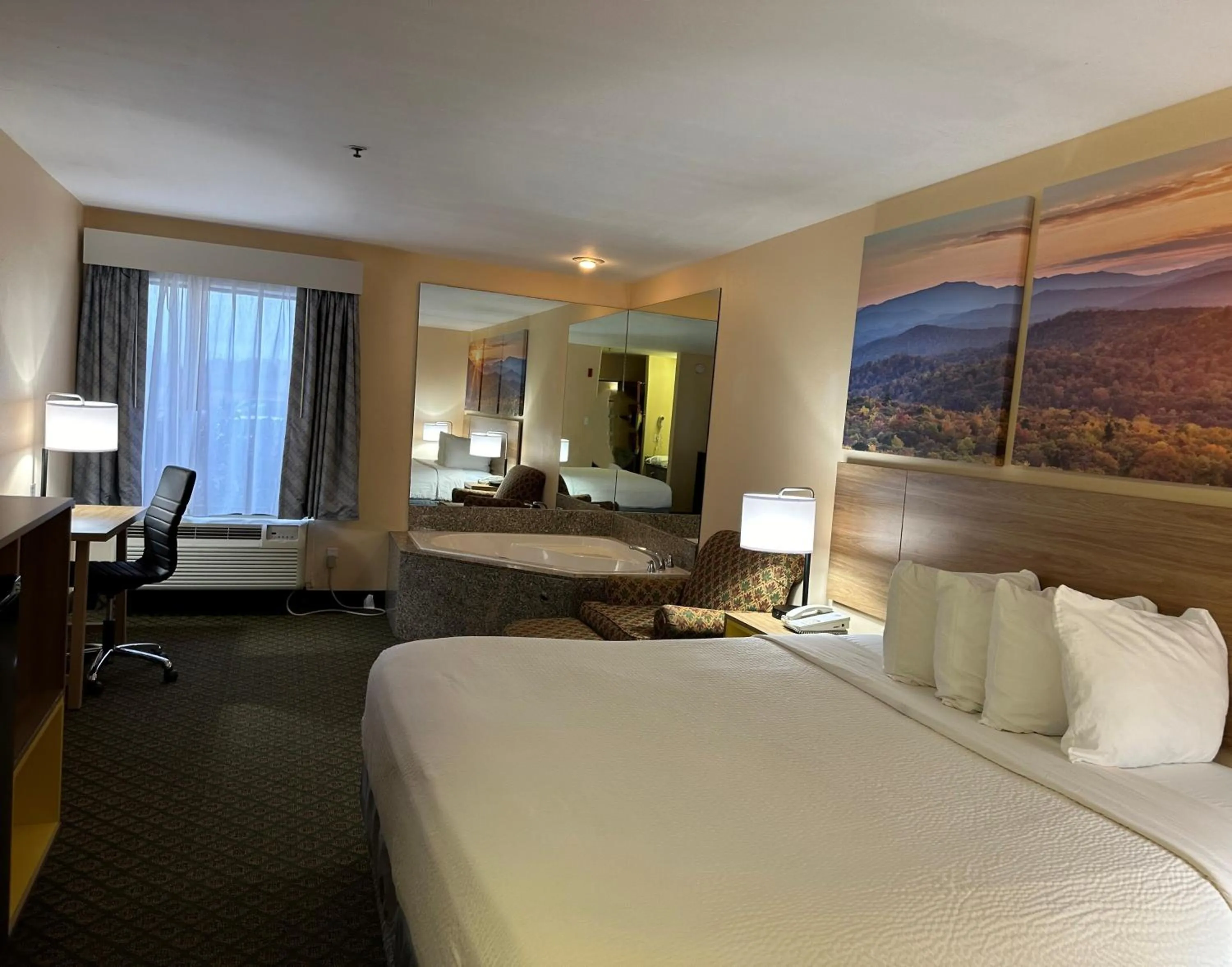 Bedroom, Bed in Days Inn & Suites by Wyndham Eunice